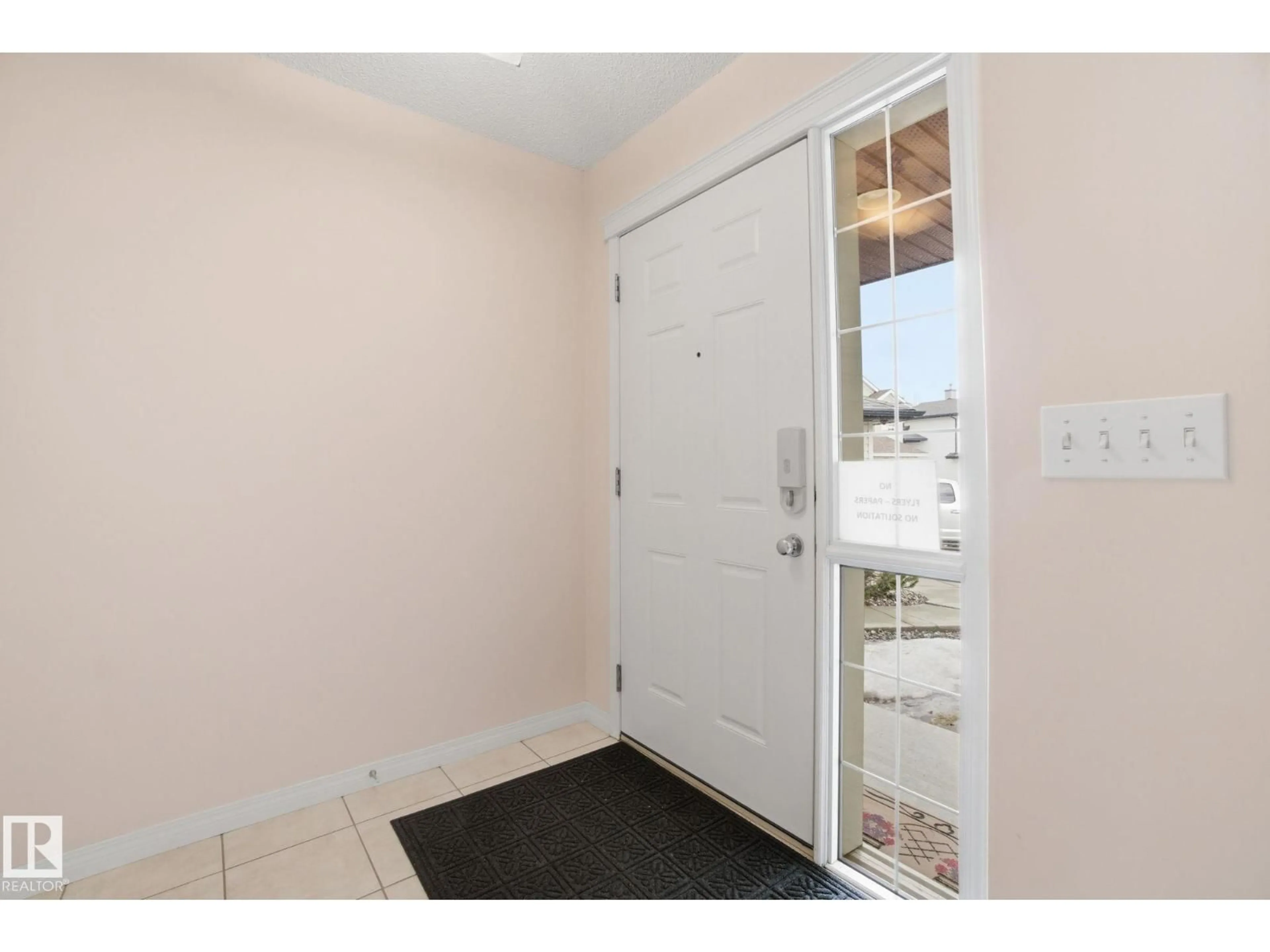 Unknown for 21039 92 AV, Edmonton Alberta T5T6X2