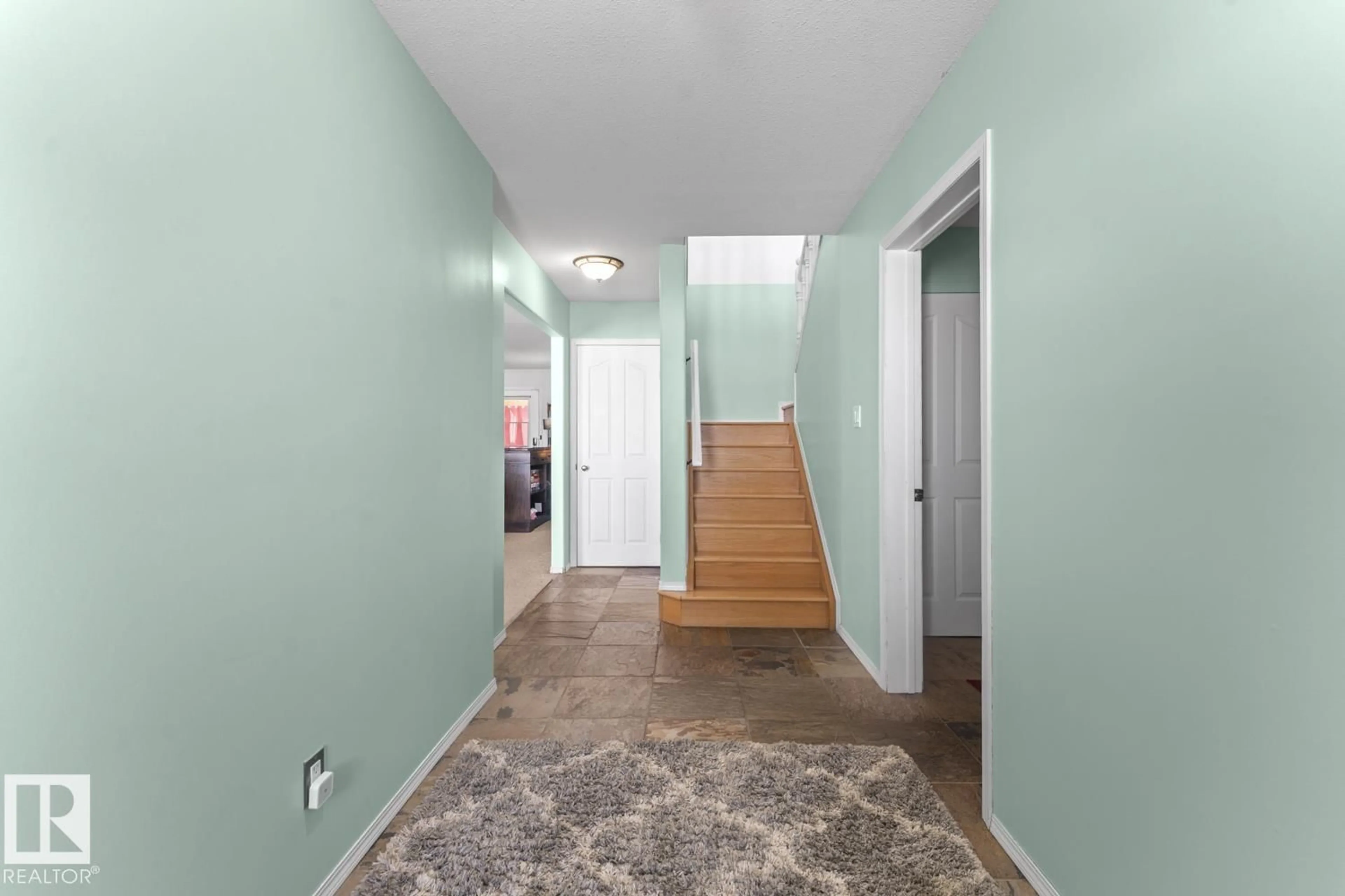 Indoor entryway for 1805 1 AV, Cold Lake Alberta T9M1B5