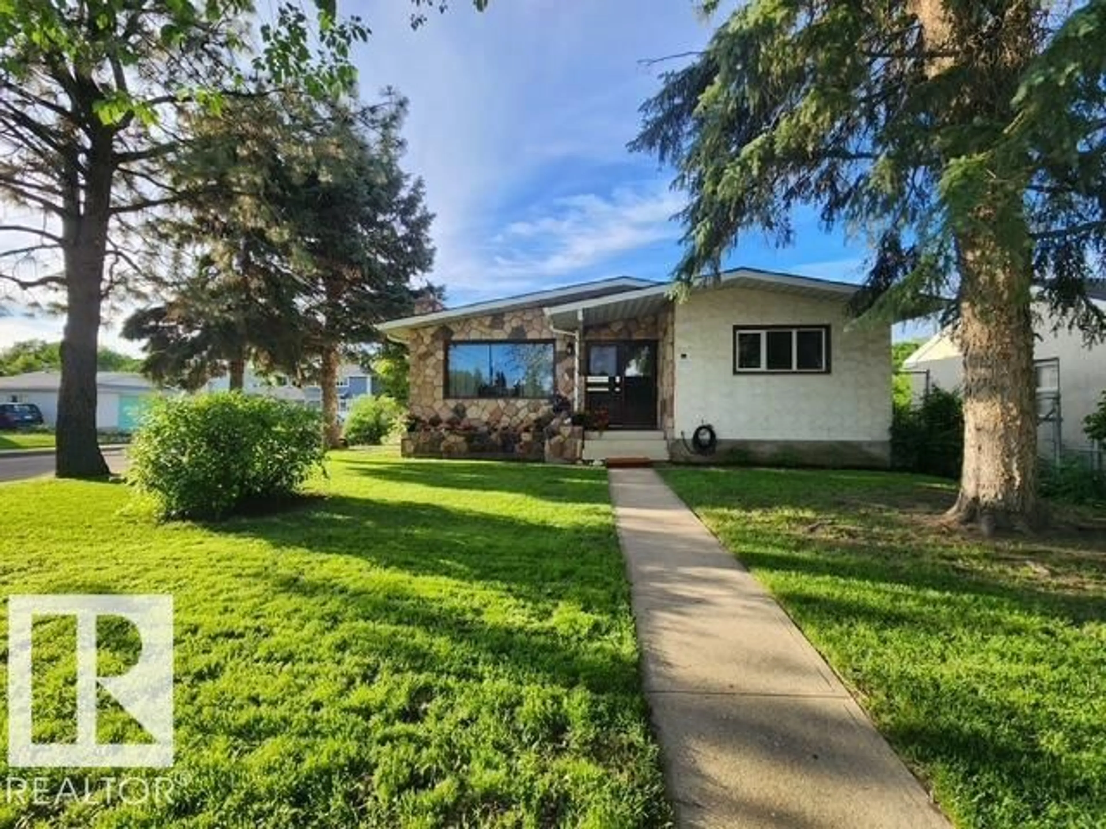 Home with vinyl exterior material, unknown for 4248 114 AV, Edmonton Alberta T5W0T2