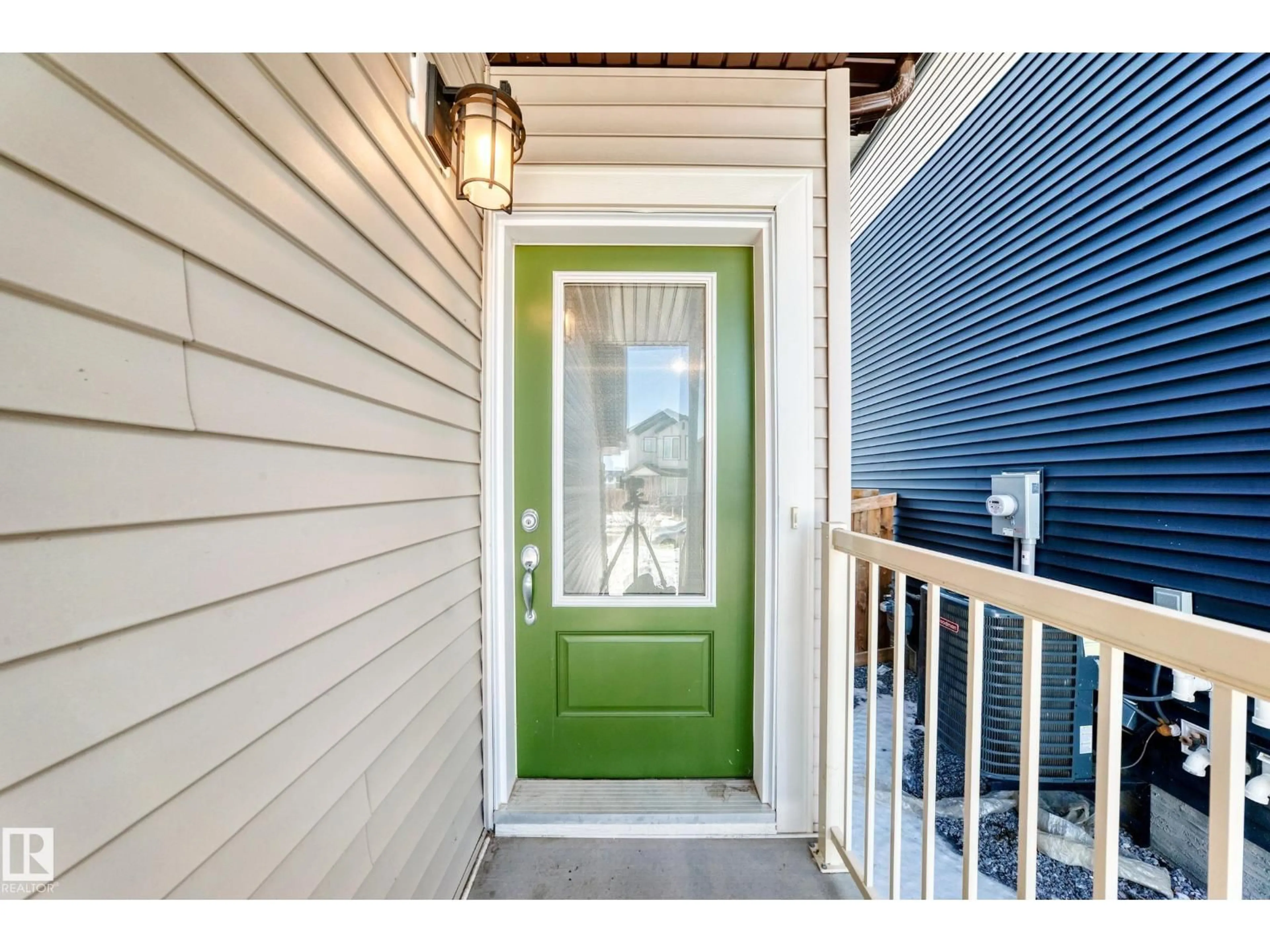 Indoor entryway for 17532 49 ST, Edmonton Alberta T5Y4C6