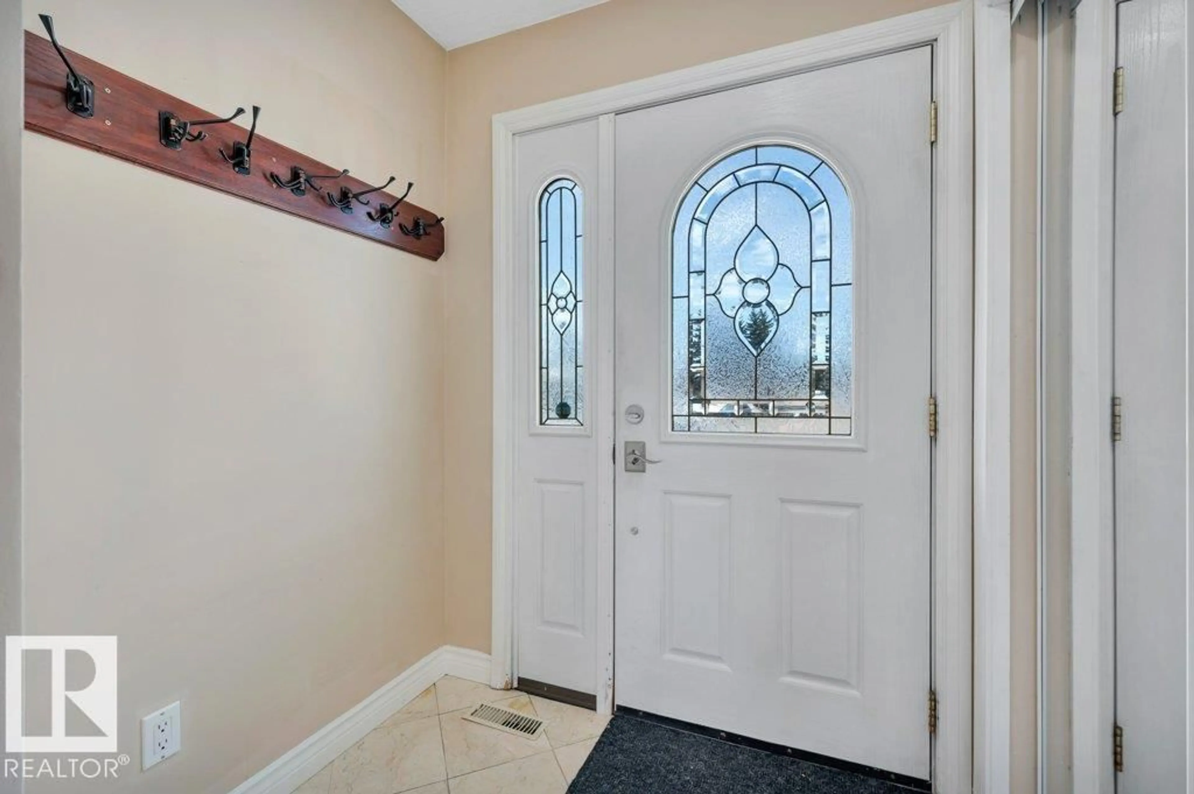 Indoor entryway for 513 GEORGIAN CO, Sherwood Park Alberta T8A2T5