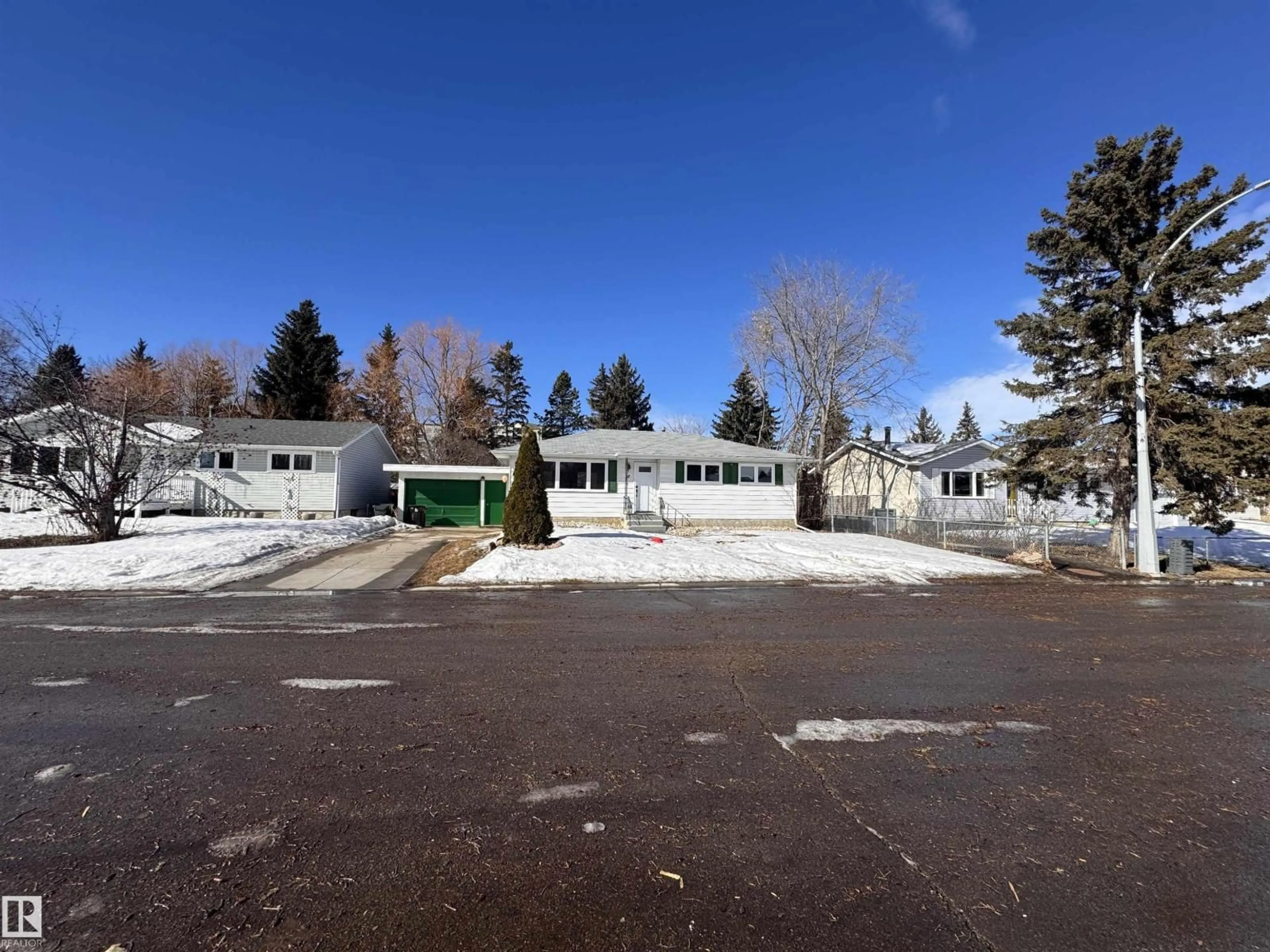 A pic from outside/outdoor area/front of a property/back of a property/a pic from drone, street for 18 BRISTOW CR, Spruce Grove Alberta T7X2C9