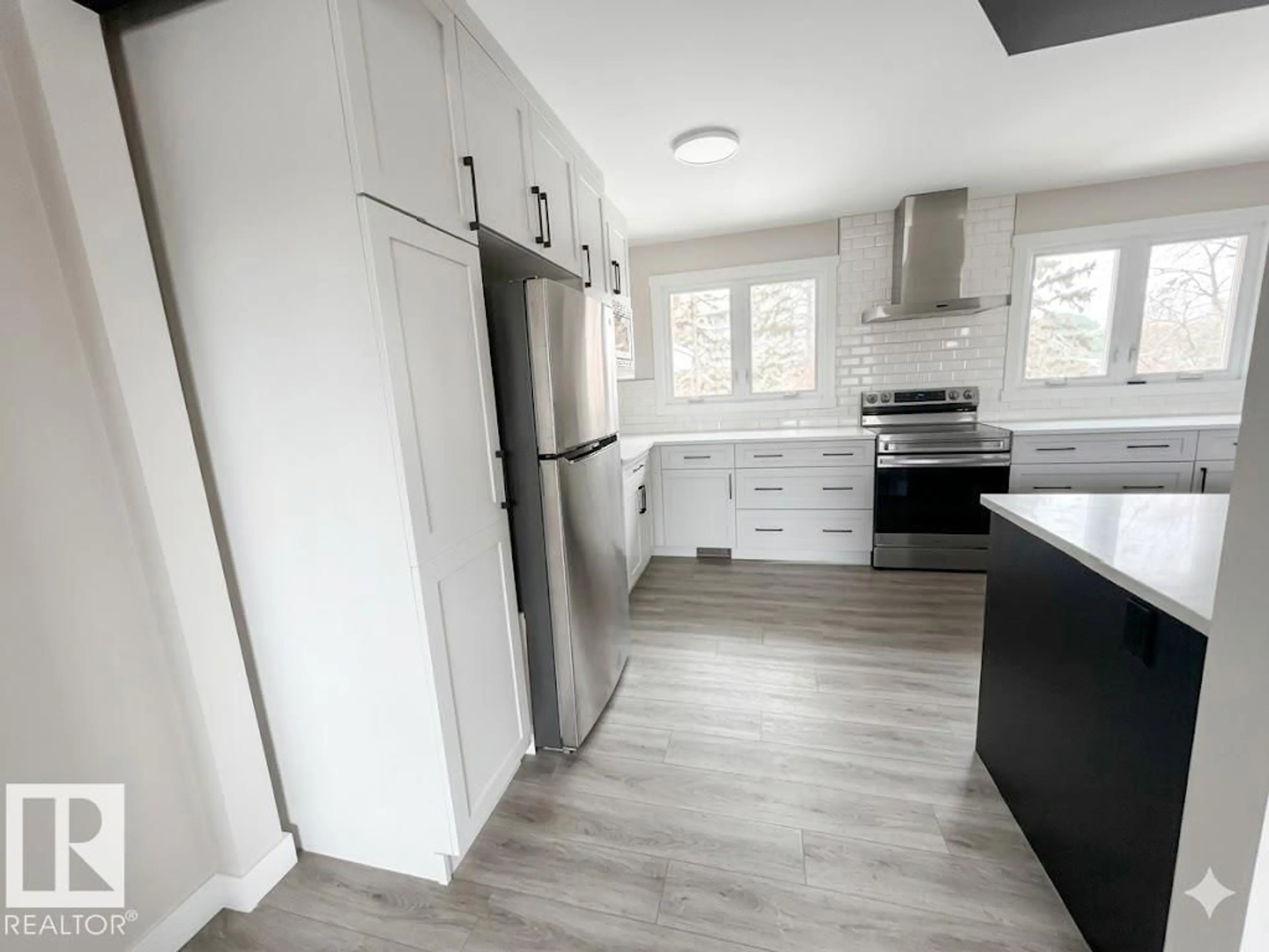 Open concept kitchen, wood/laminate floor for 18 BRISTOW CR, Spruce Grove Alberta T7X2C9