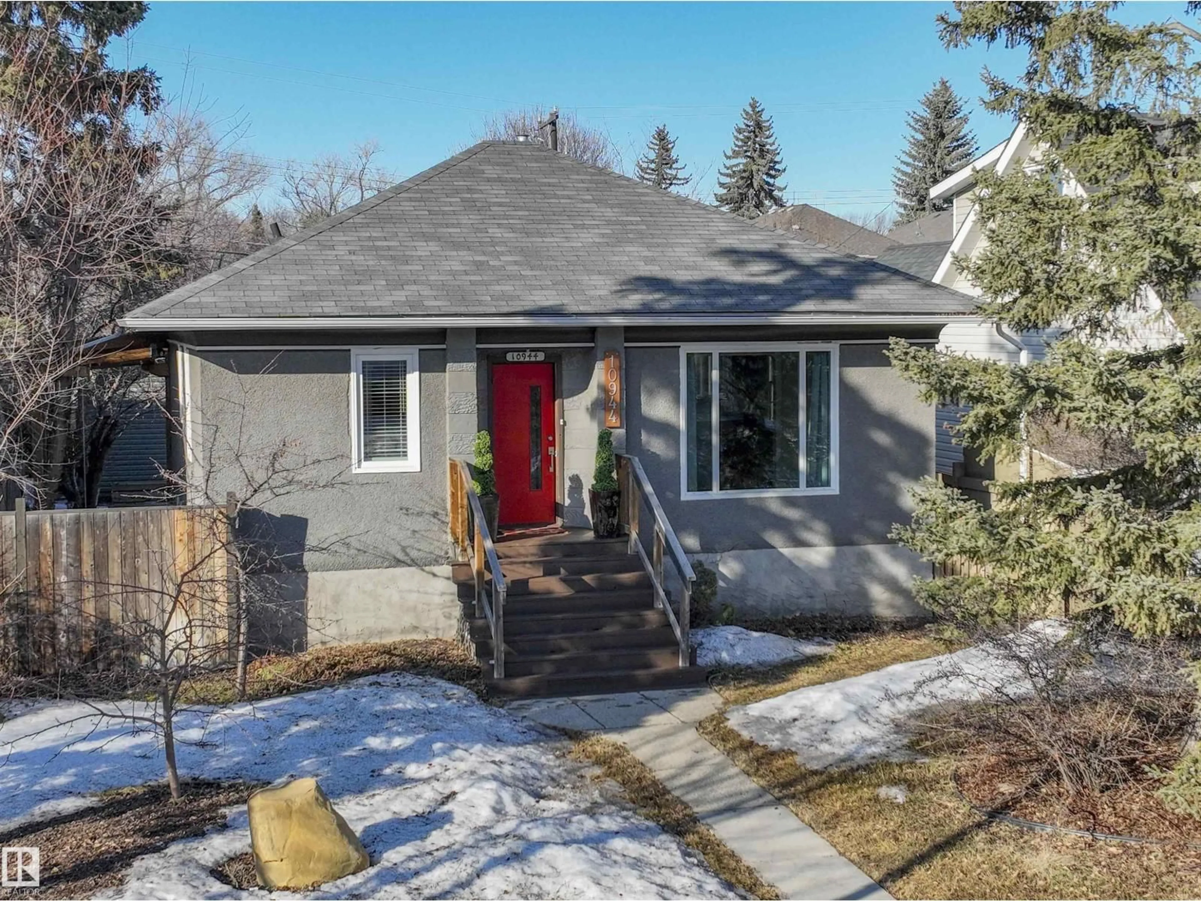 Unknown for 10944 71 AV, Edmonton Alberta T6G0A1