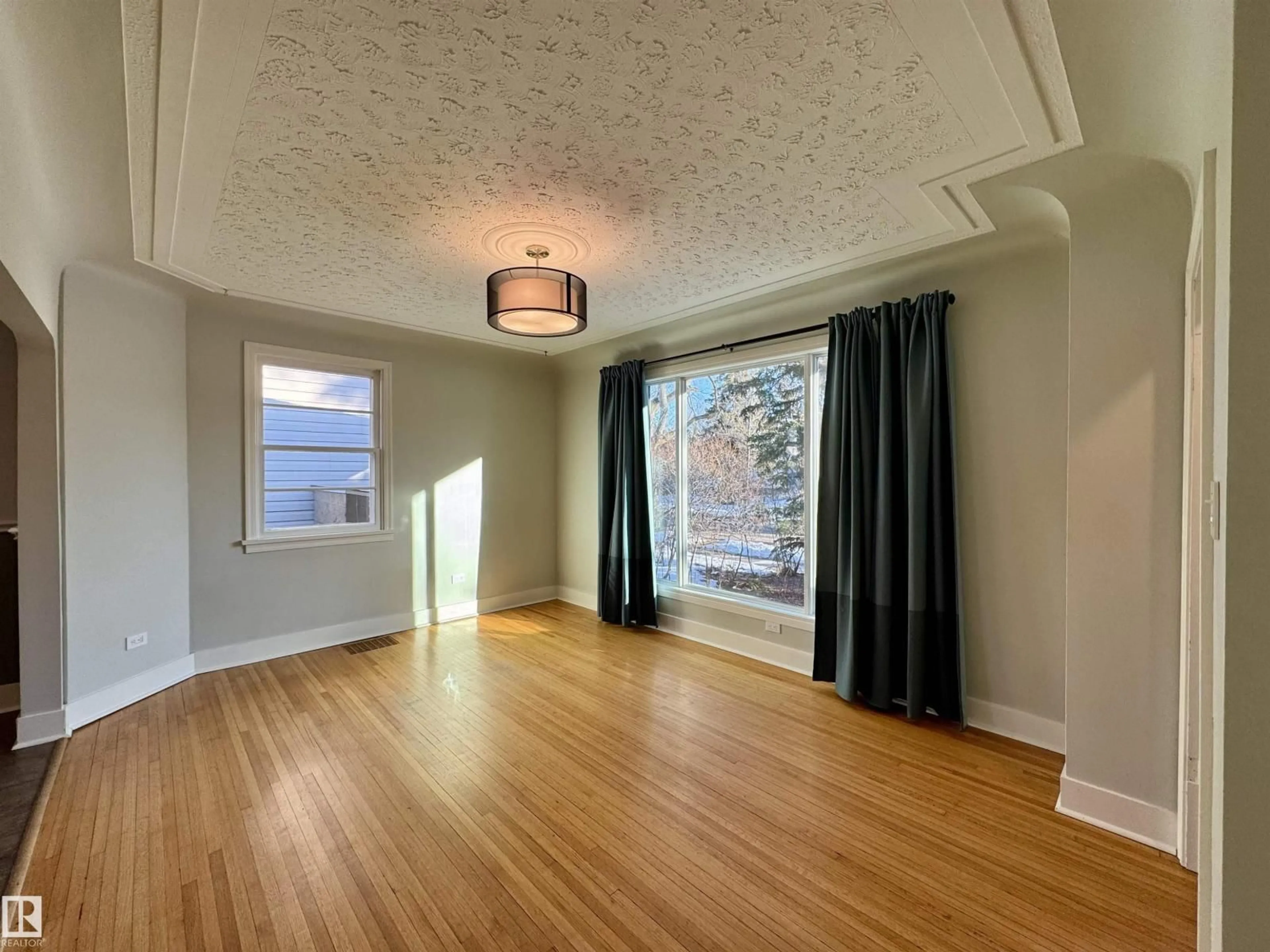 Unknown for 10944 71 AV, Edmonton Alberta T6G0A1