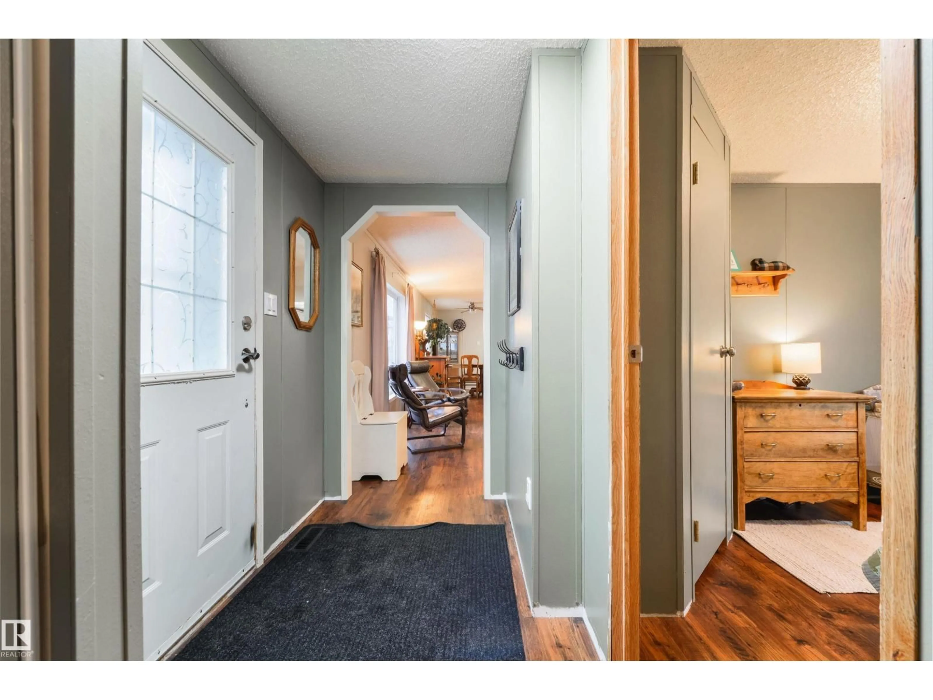 Indoor entryway for 172 3400 48 ST, Stony Plain Alberta T7Z1S1