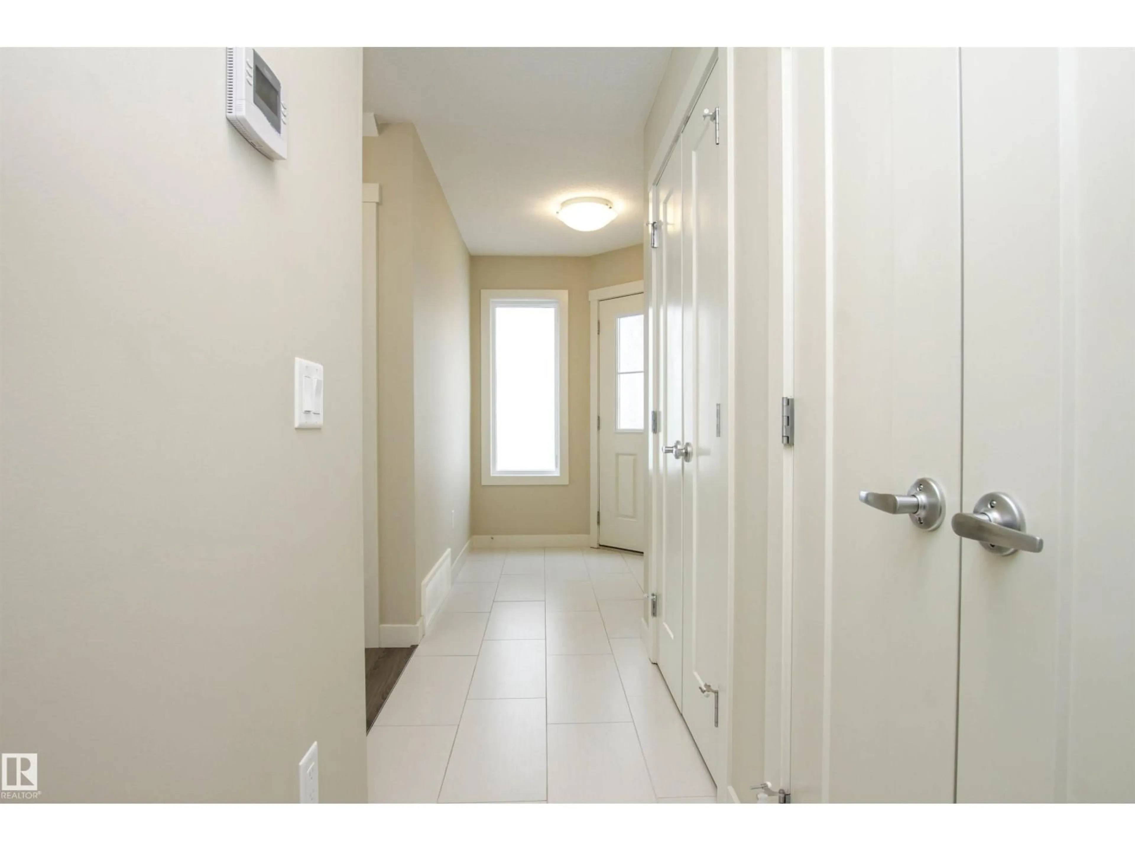 Indoor entryway for 129 ABBEY RD, Sherwood Park Alberta T8H0Z2