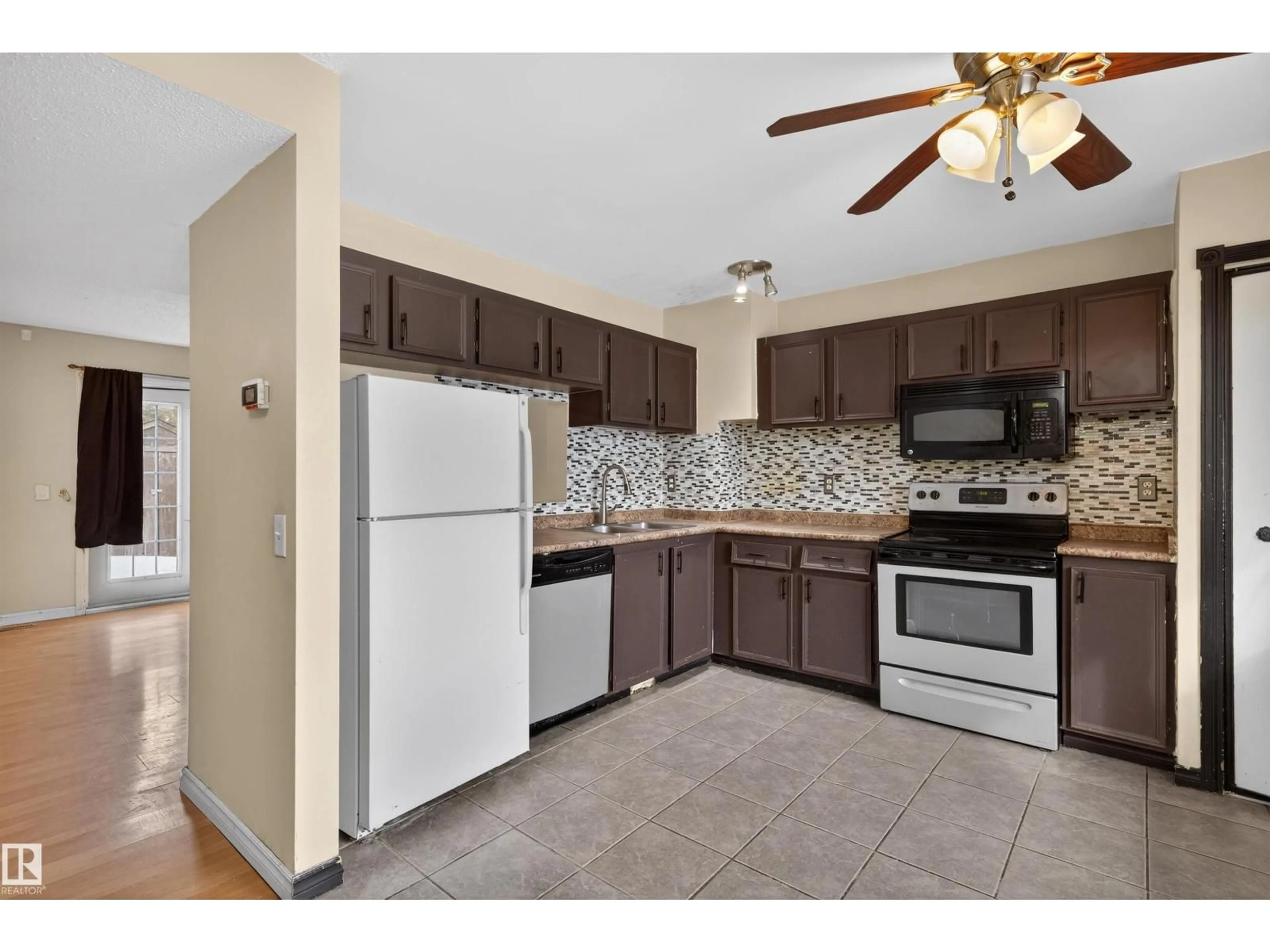 Standard kitchen, ceramic/tile floor for 3301 139 AV, Edmonton Alberta T5Y1T2