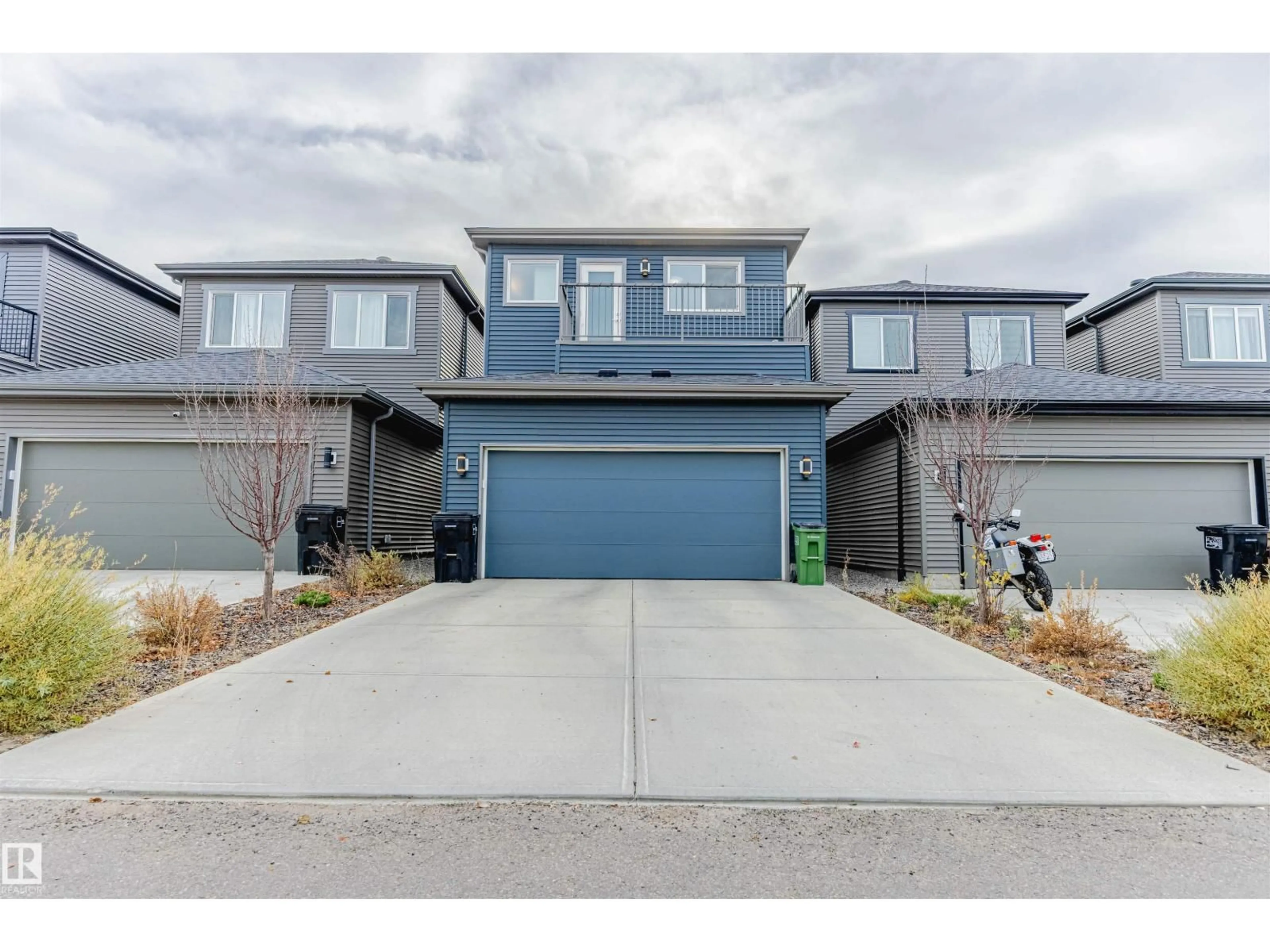 A pic from outside/outdoor area/front of a property/back of a property/a pic from drone, street for SW - 8086 KIRIAK LINK, Edmonton Alberta T6W4V2