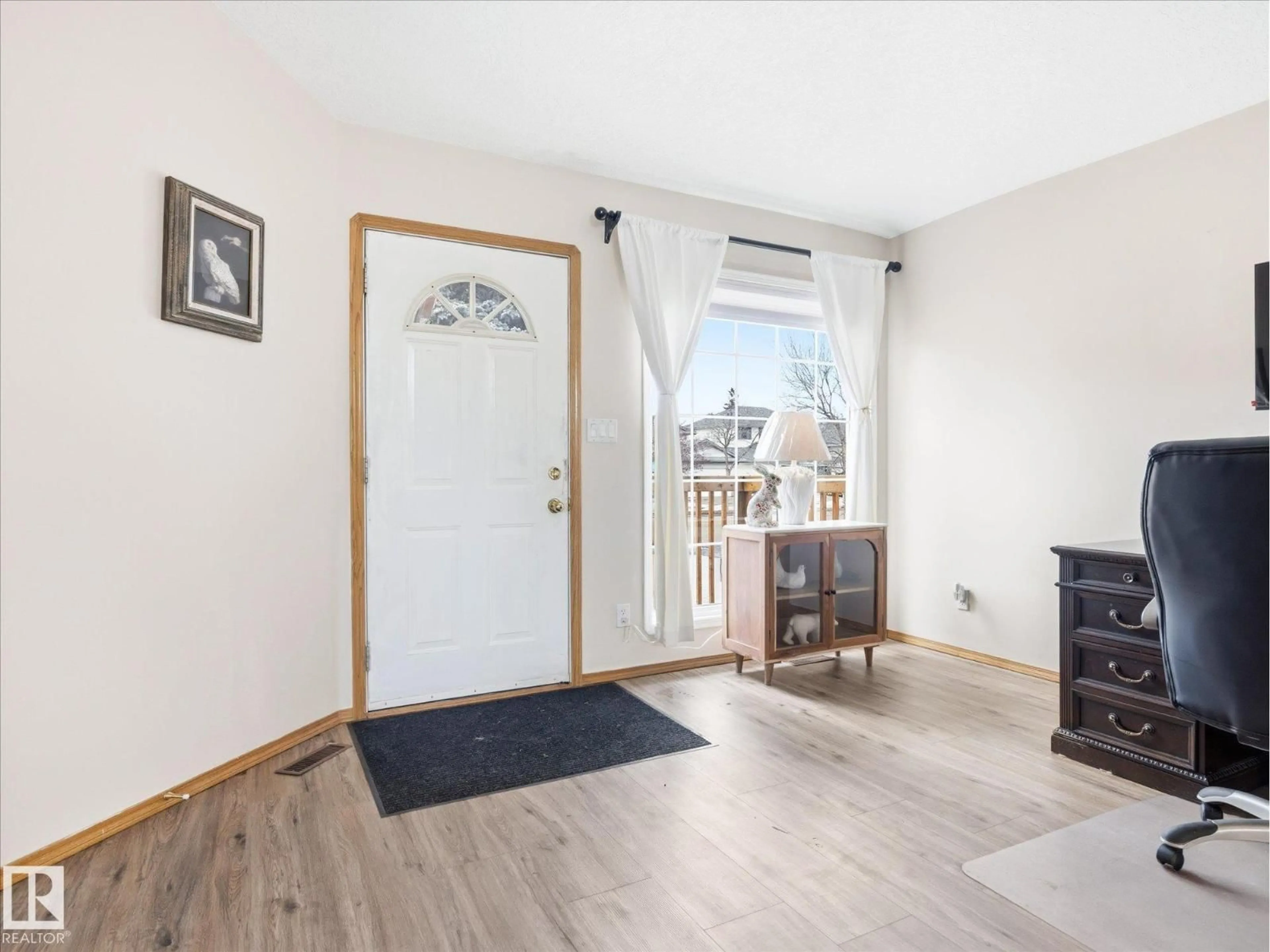Indoor entryway for 138 DEER RIDGE DR, St. Albert Alberta T8N6G7