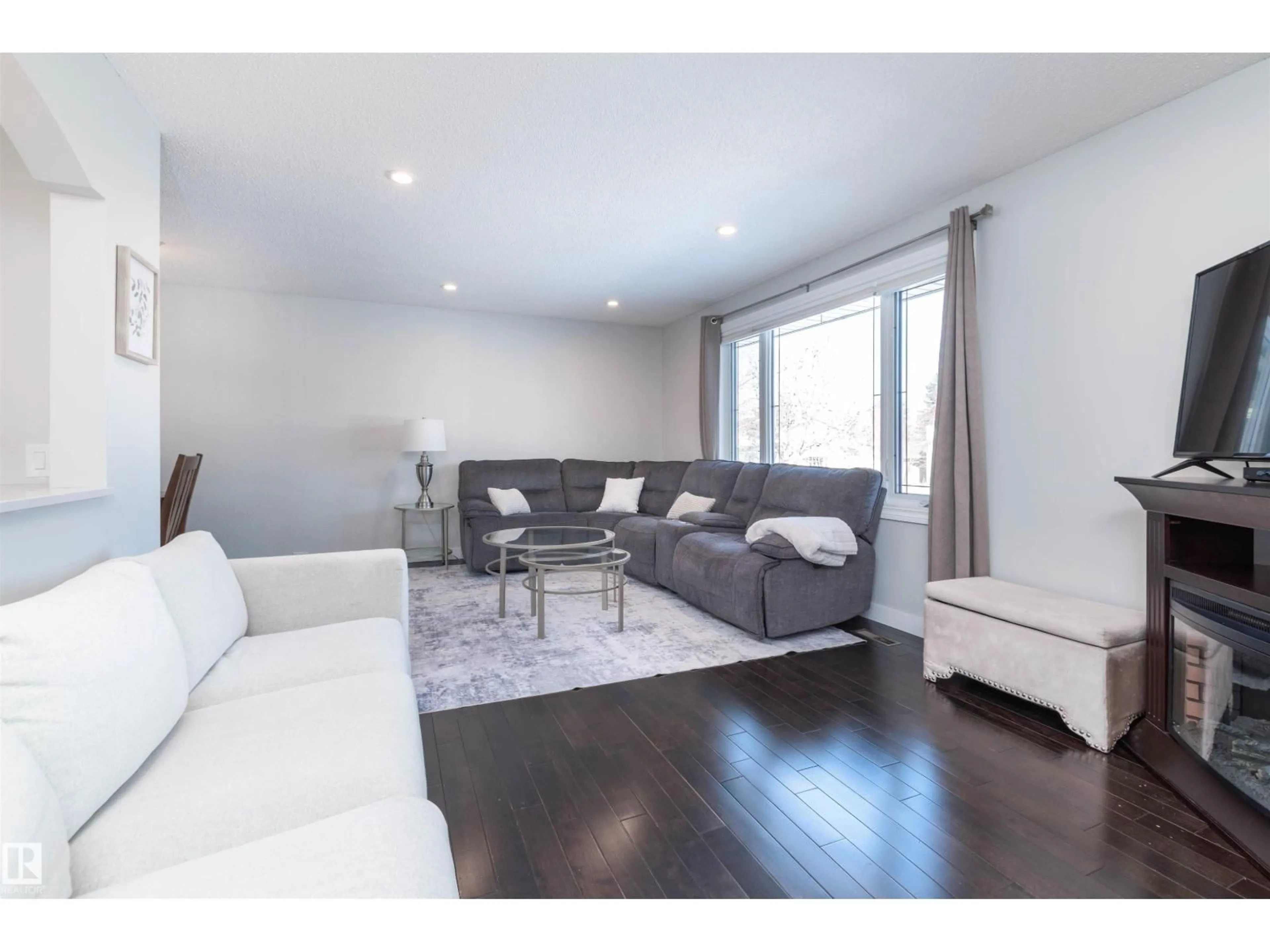 Living room with furniture, wood/laminate floor for 1058 MOYER DR, Sherwood Park Alberta T8A1E6