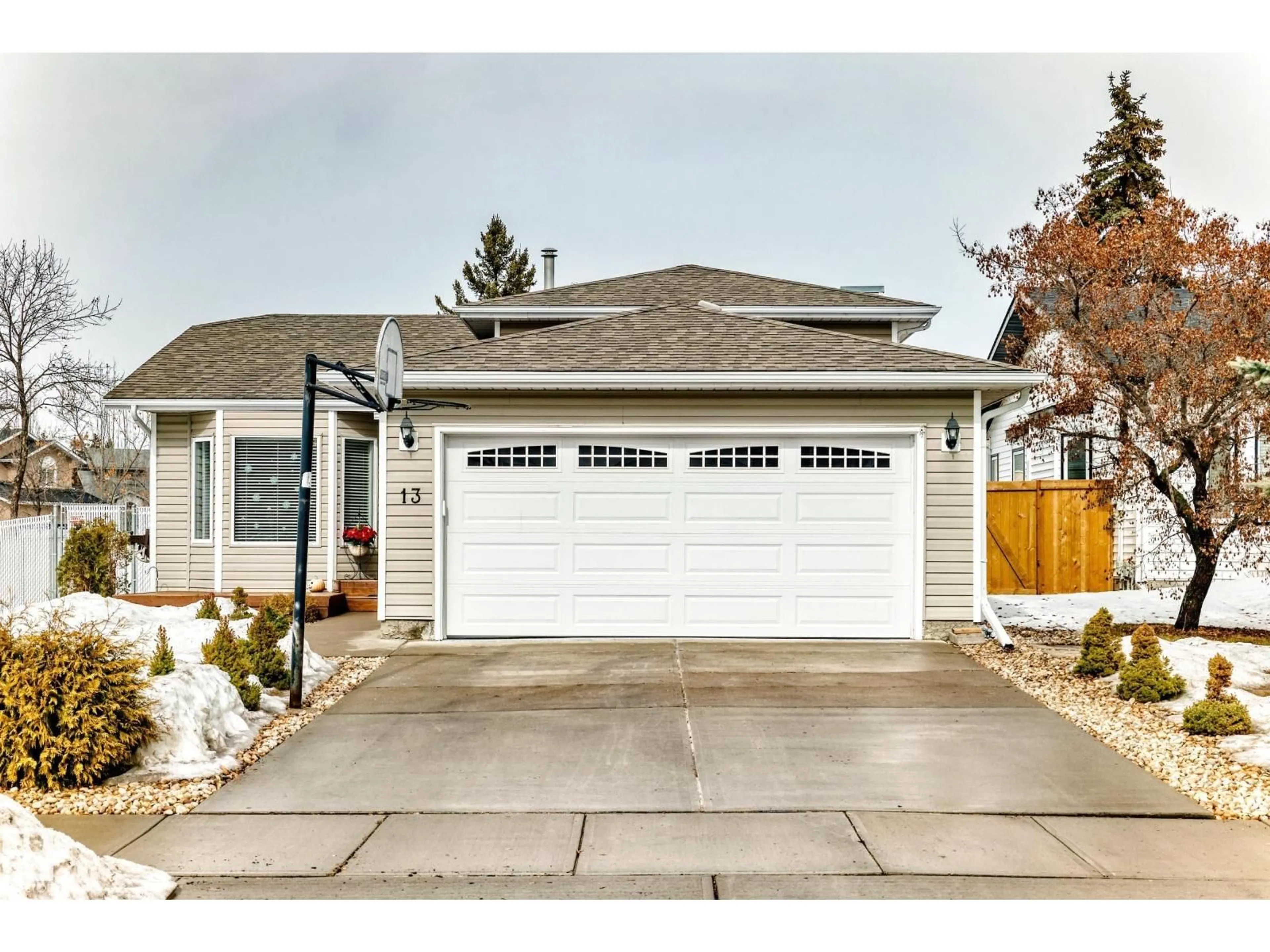 Home with vinyl exterior material, street for 13 DONAHUE CL, St. Albert Alberta T8N5N7