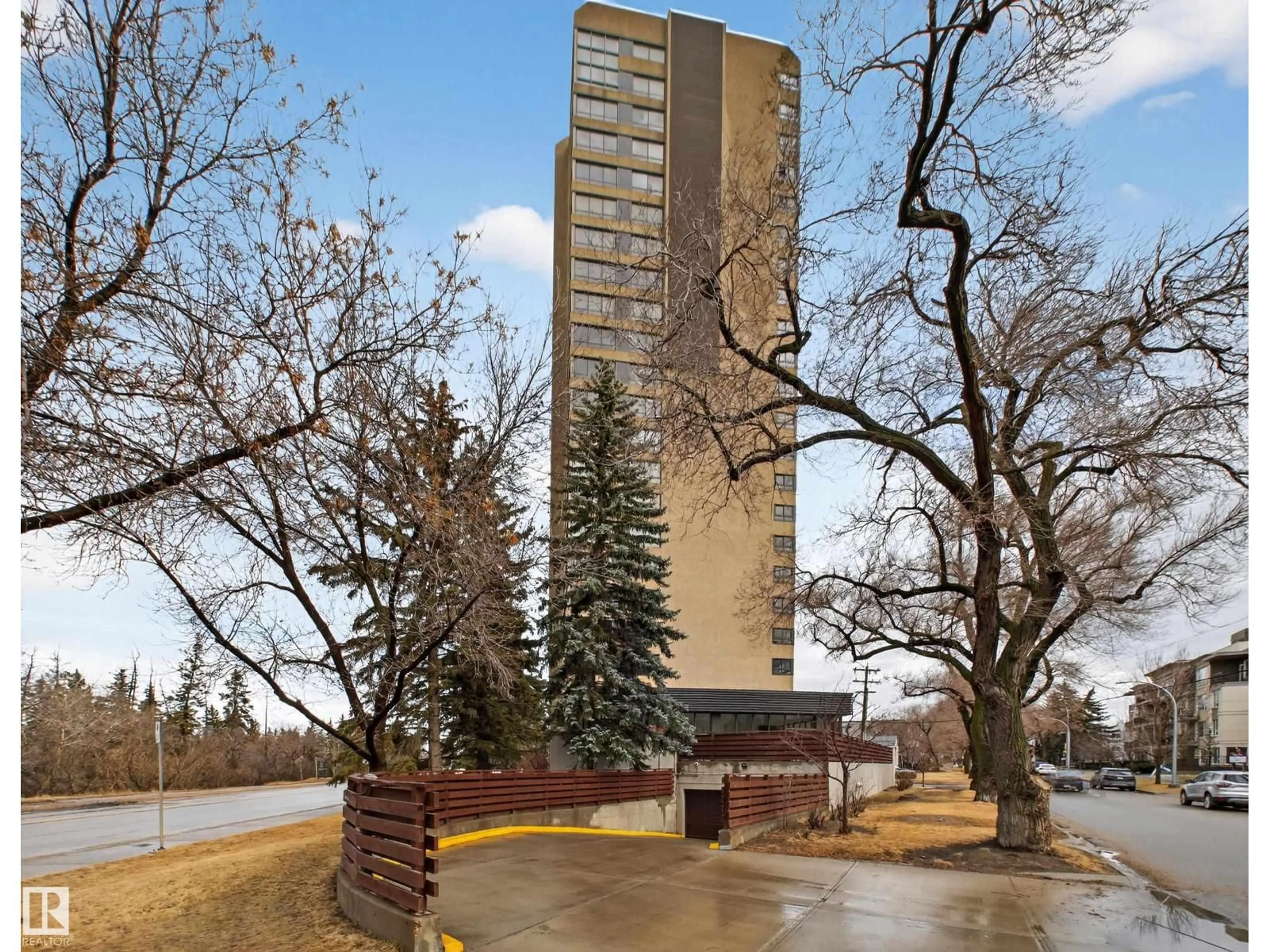 Indoor foyer for #1002 - 9929 SASKATCHEWAN DR, Edmonton Alberta T6E5J9