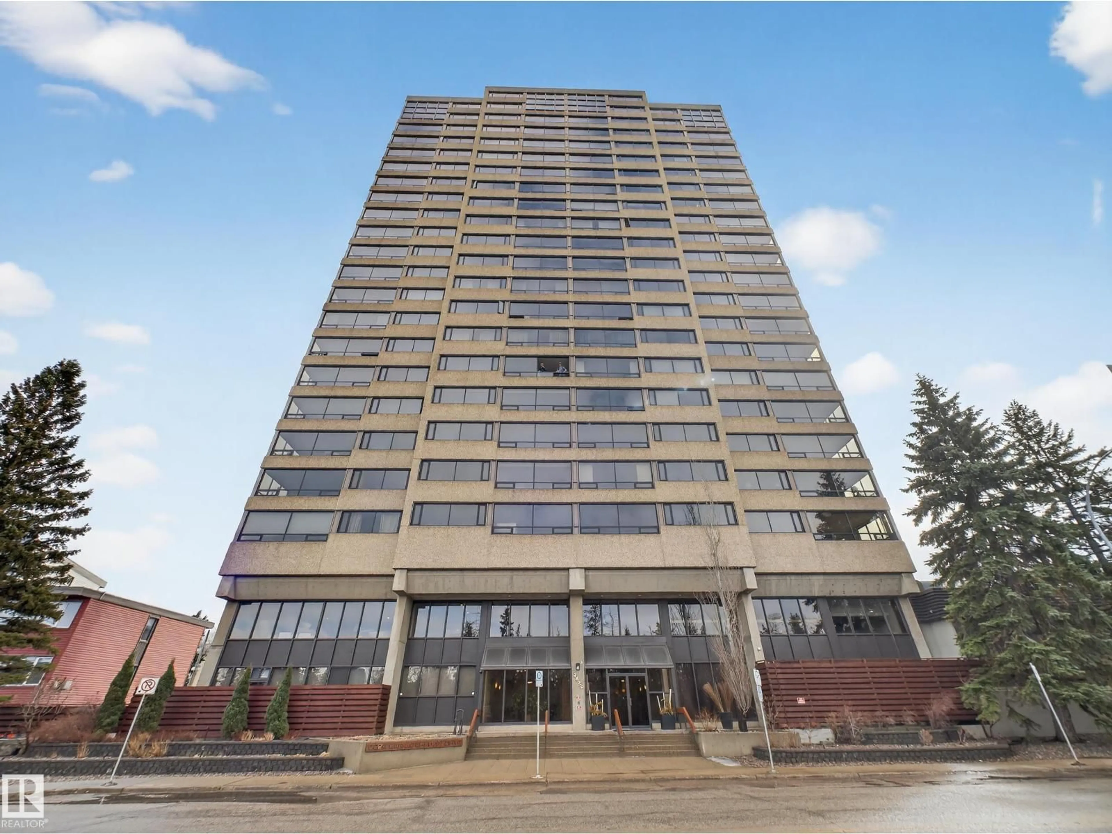 Indoor foyer for #1002 - 9929 SASKATCHEWAN DR, Edmonton Alberta T6E5J9