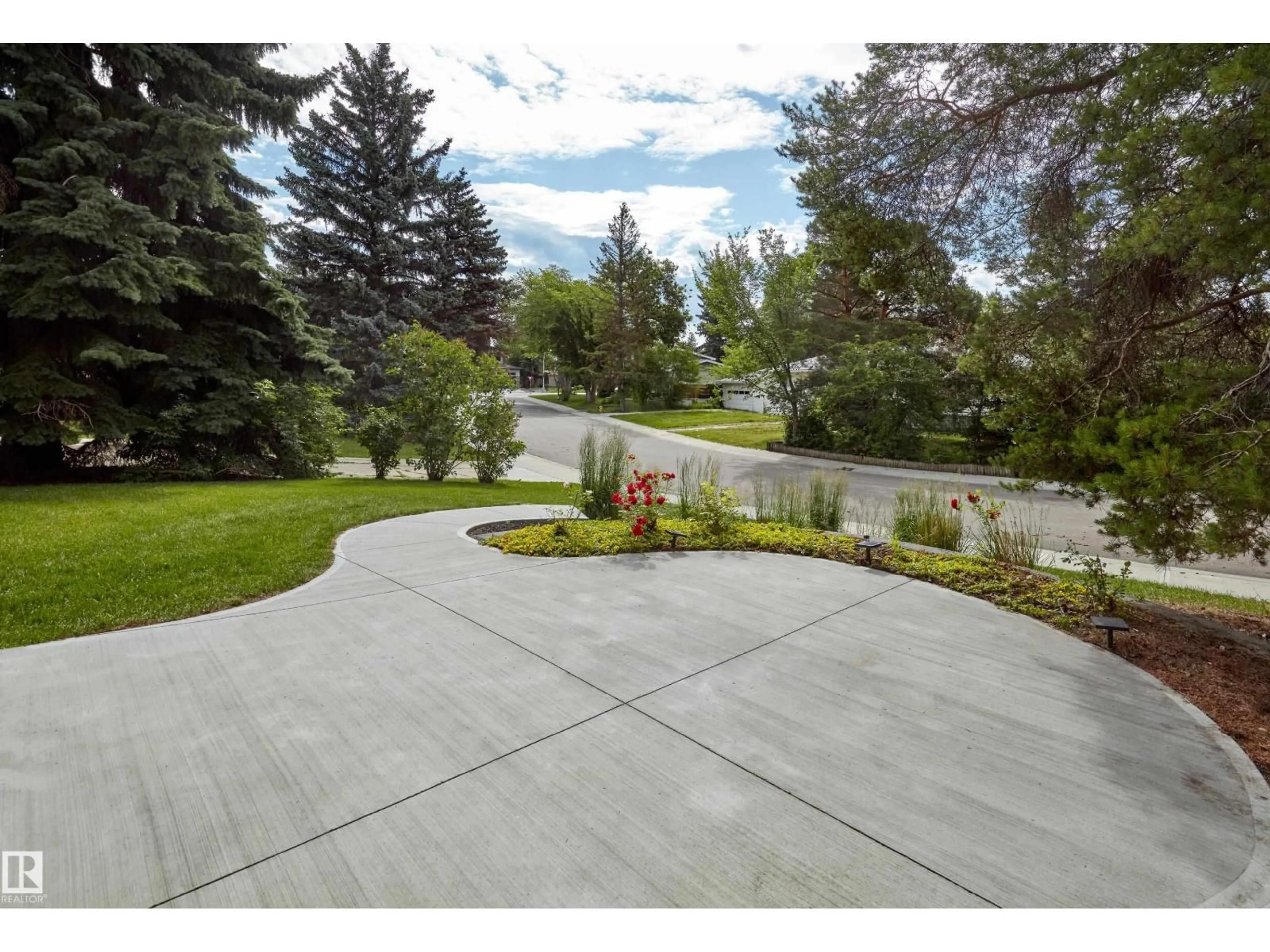 Patio, street for NW - 6628 124 ST, Edmonton Alberta T6H3V3