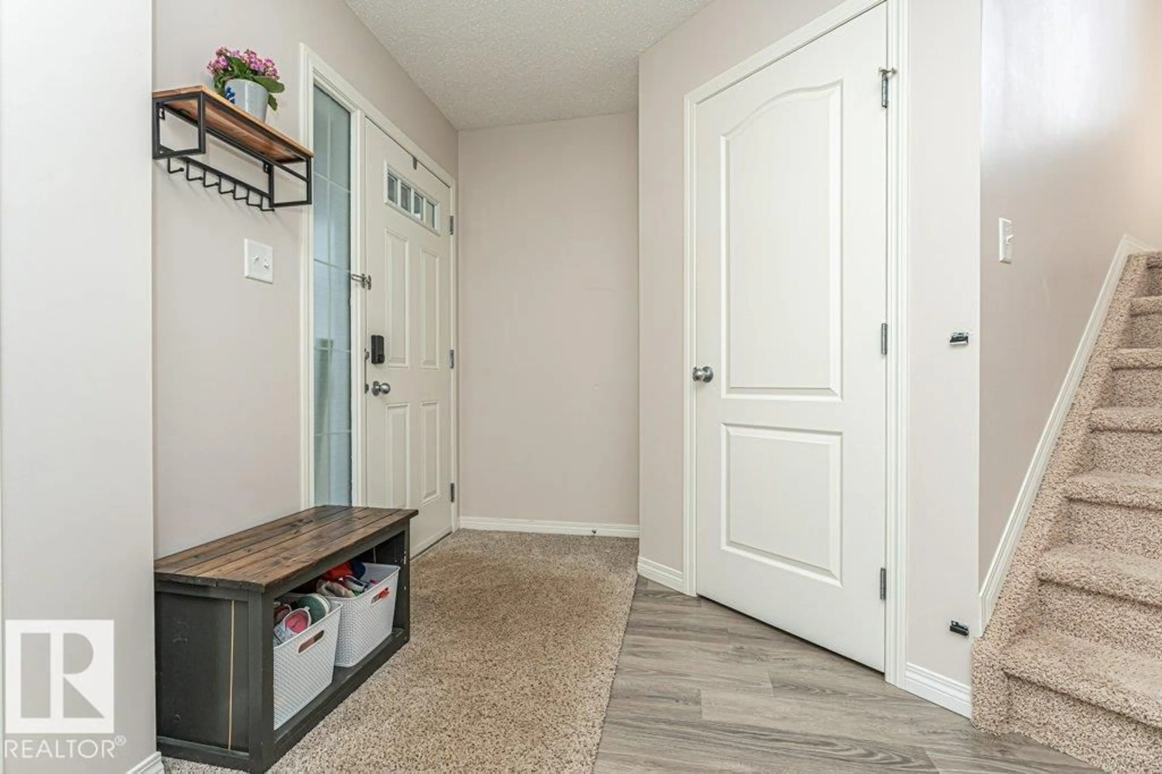 Indoor entryway for SW - 8727 CARSON WY, Edmonton Alberta T6W3K8