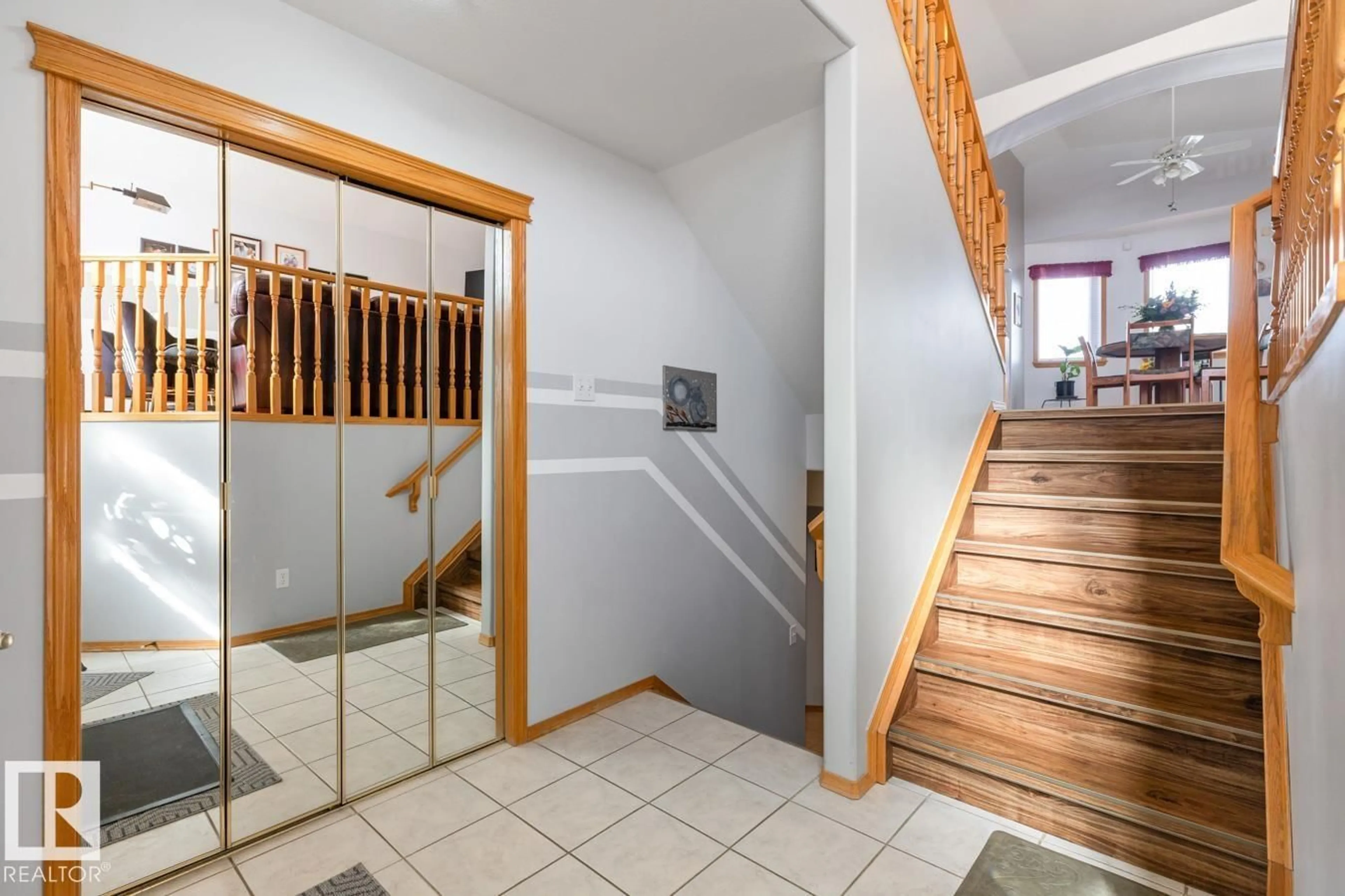 Indoor entryway for 6704 164 AV, Edmonton Alberta T5Z3M4