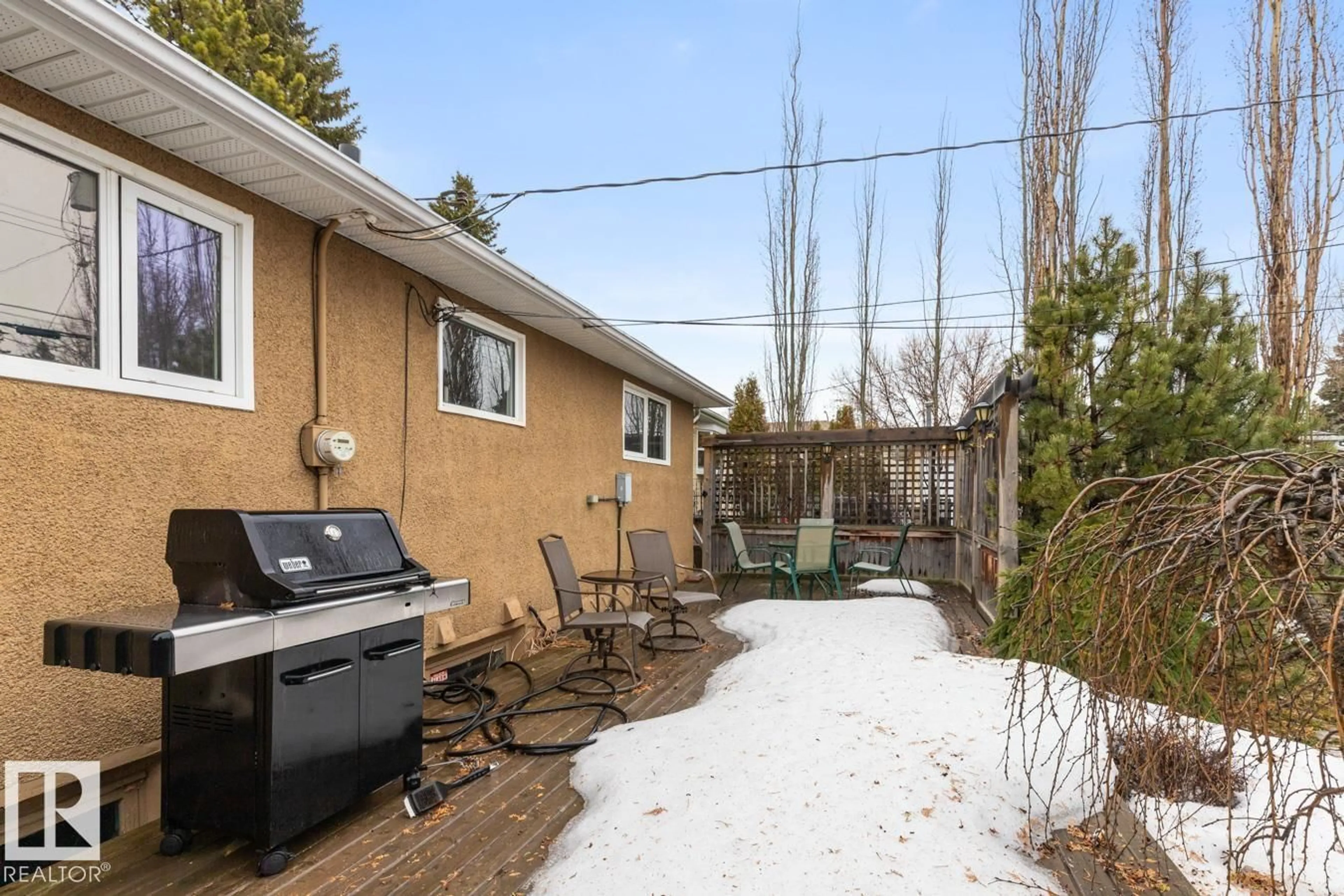 Patio, street for 10512 44 ST, Edmonton Alberta T6A1V9