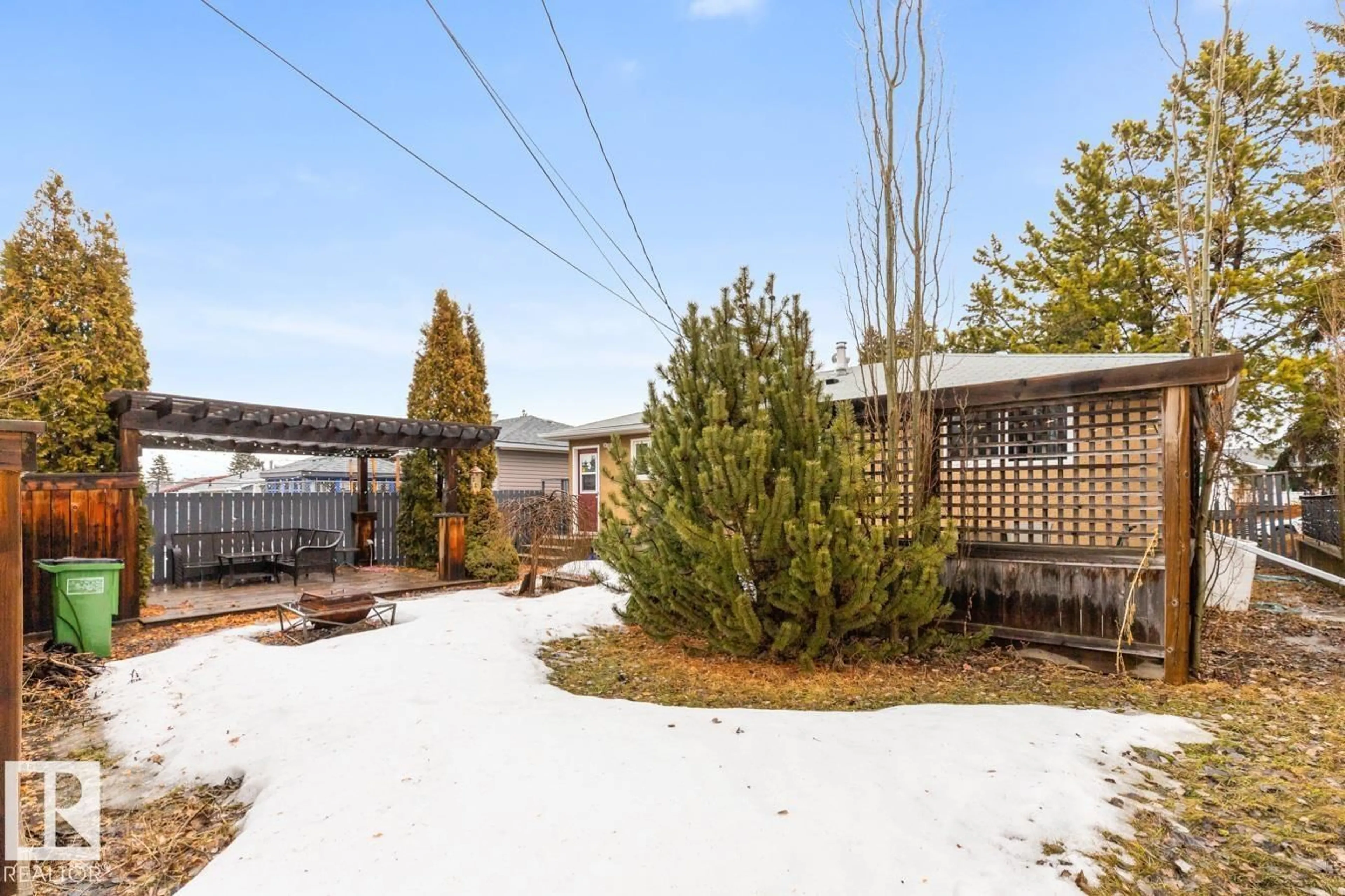 Patio, unknown for 10512 44 ST, Edmonton Alberta T6A1V9