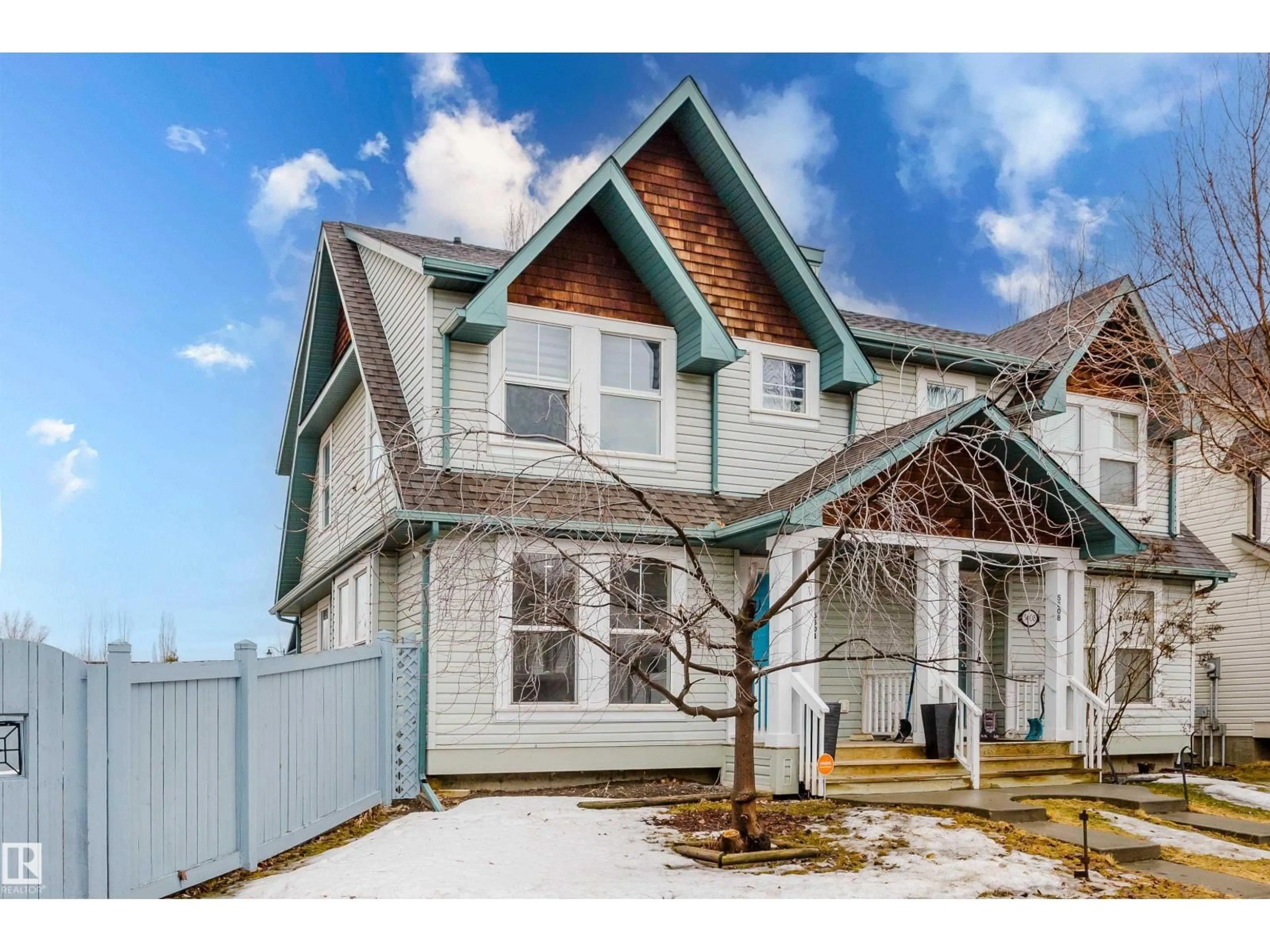 Home with vinyl exterior material, street for NW - 5604 202 ST, Edmonton Alberta T6M0B3