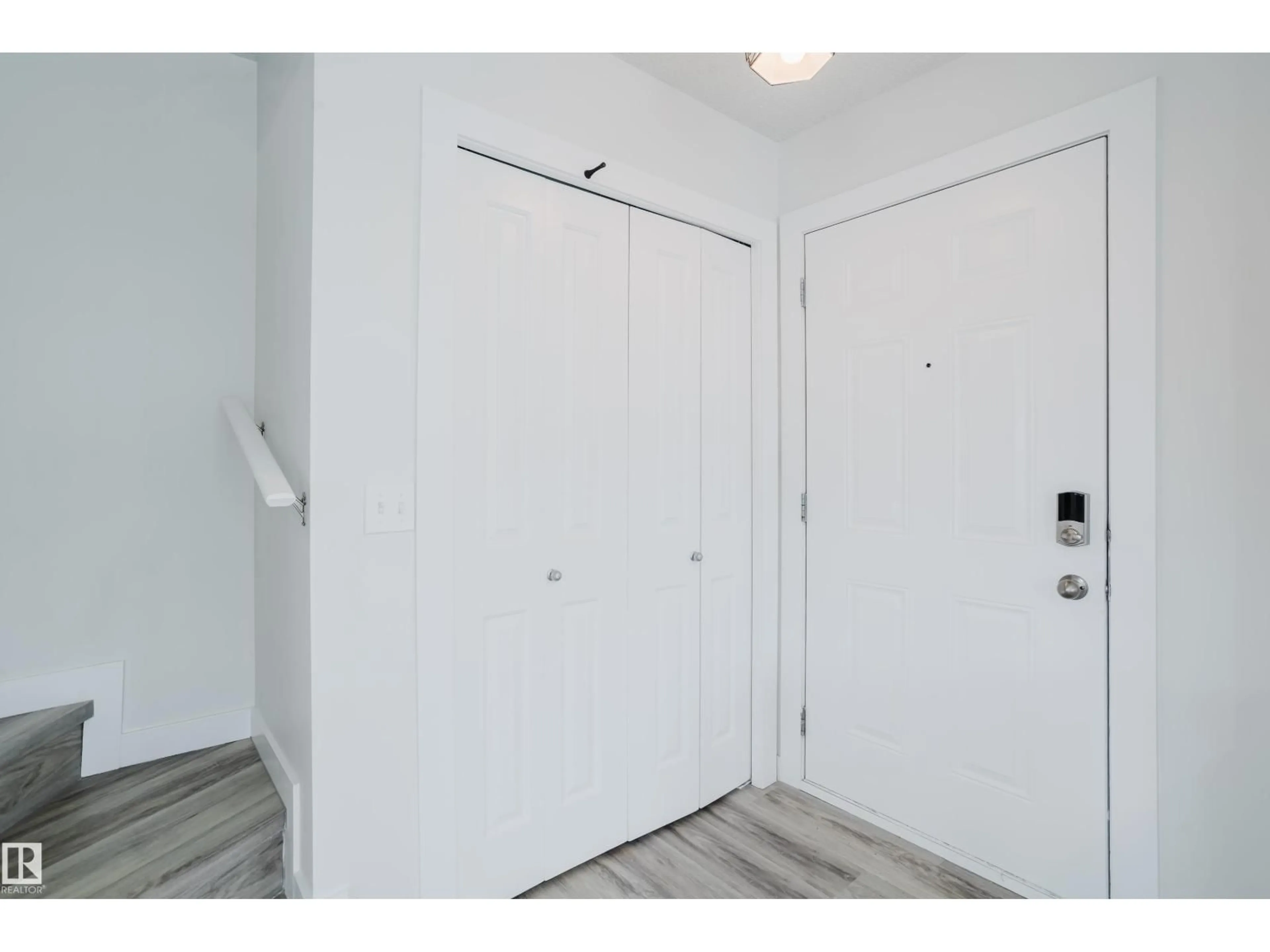 Indoor entryway for NW - 5604 202 ST, Edmonton Alberta T6M0B3