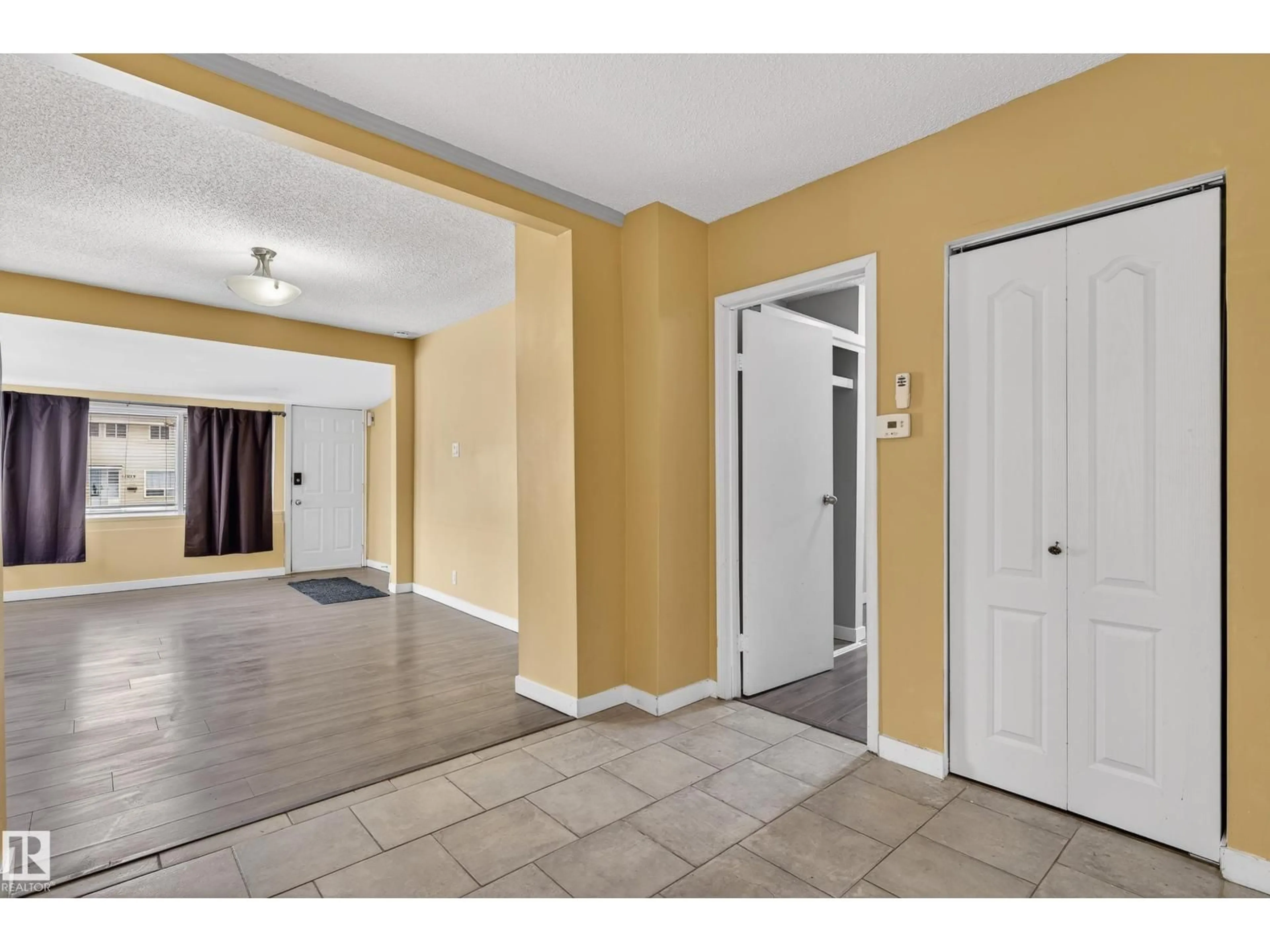 Indoor entryway for NW - 12822 72 ST, Edmonton Alberta T5C0P5