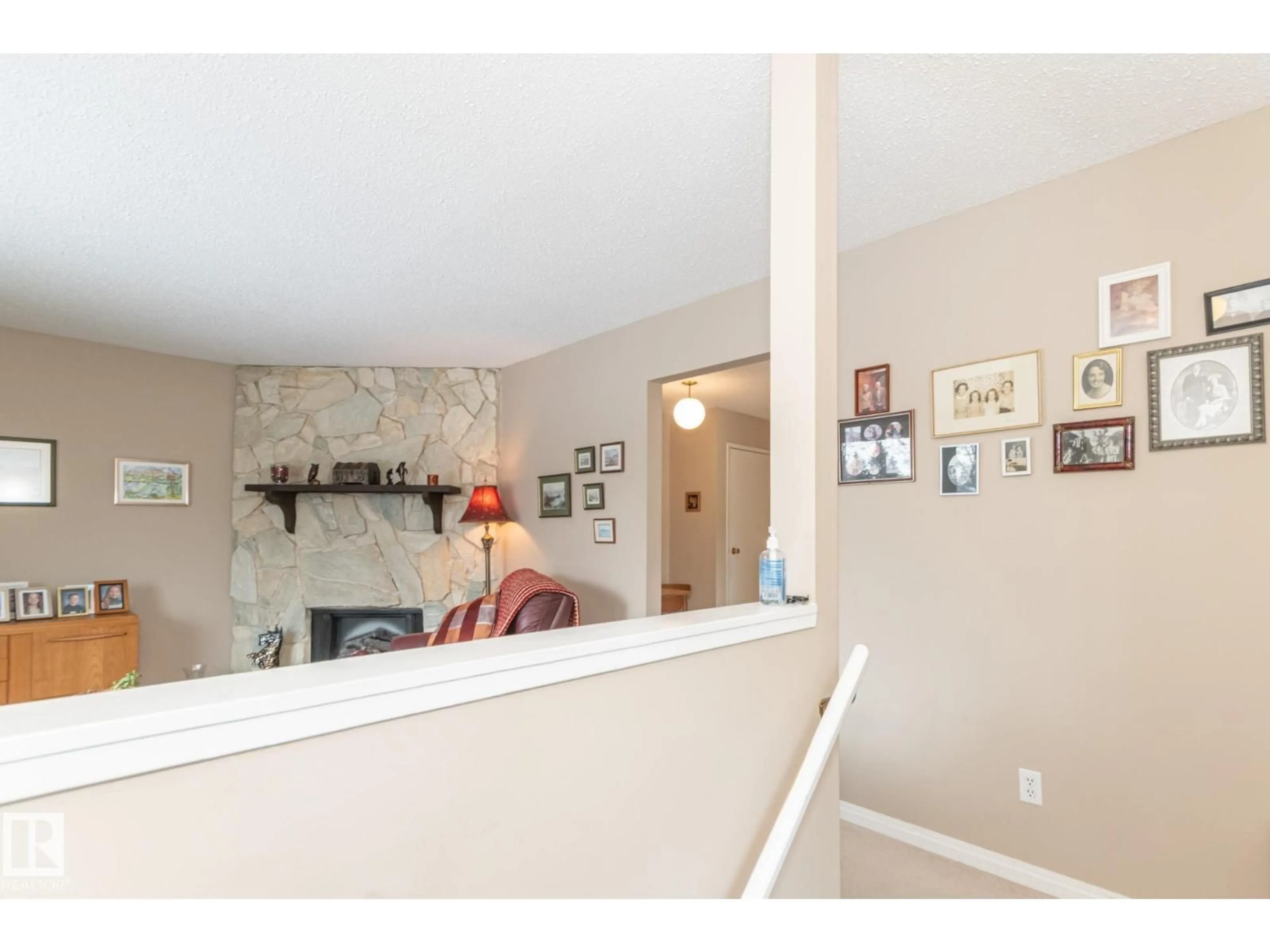 Indoor foyer for 79 ATTWOOD DR, St. Albert Alberta T8N2Z6