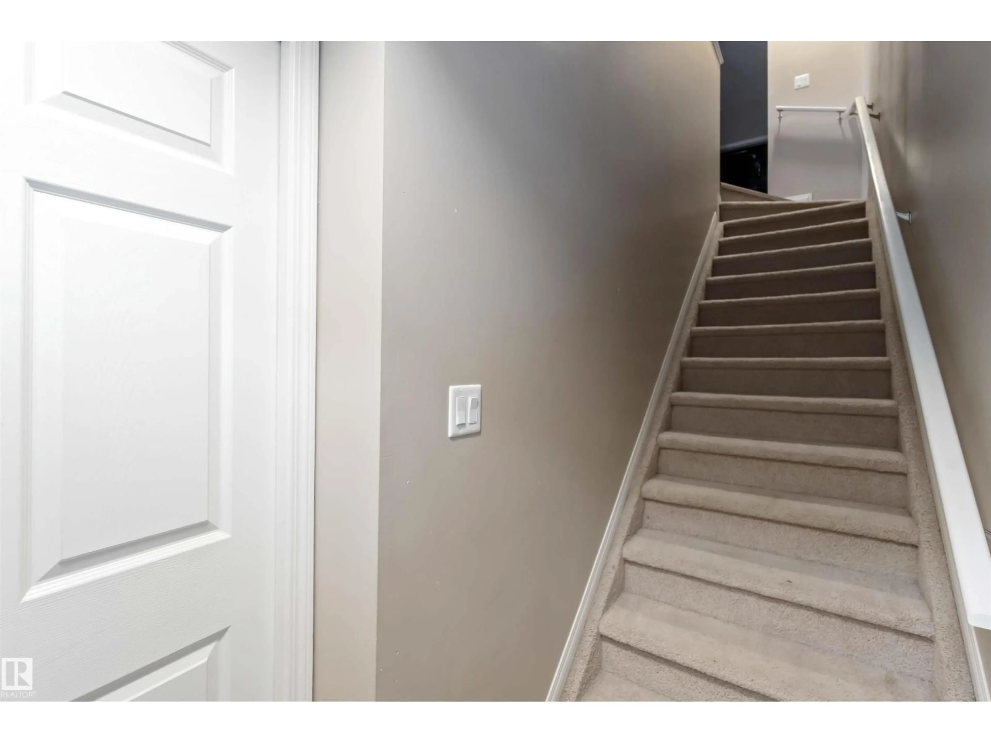 Stairs for 41 30 OAK VISTA DR, St. Albert Alberta T8N3T1