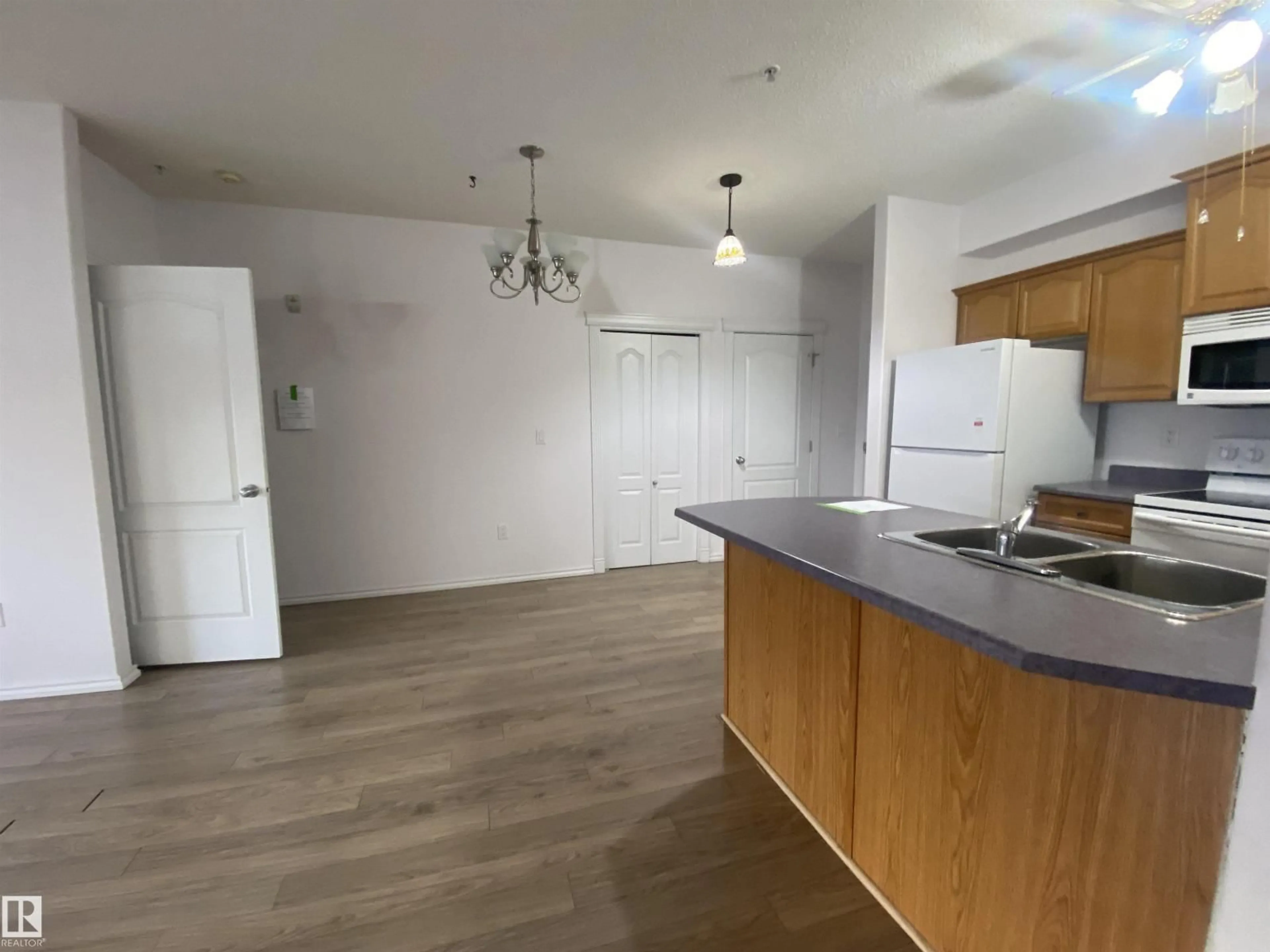 Unknown for 206 - 16715 100 AV, Edmonton Alberta T5J1V7