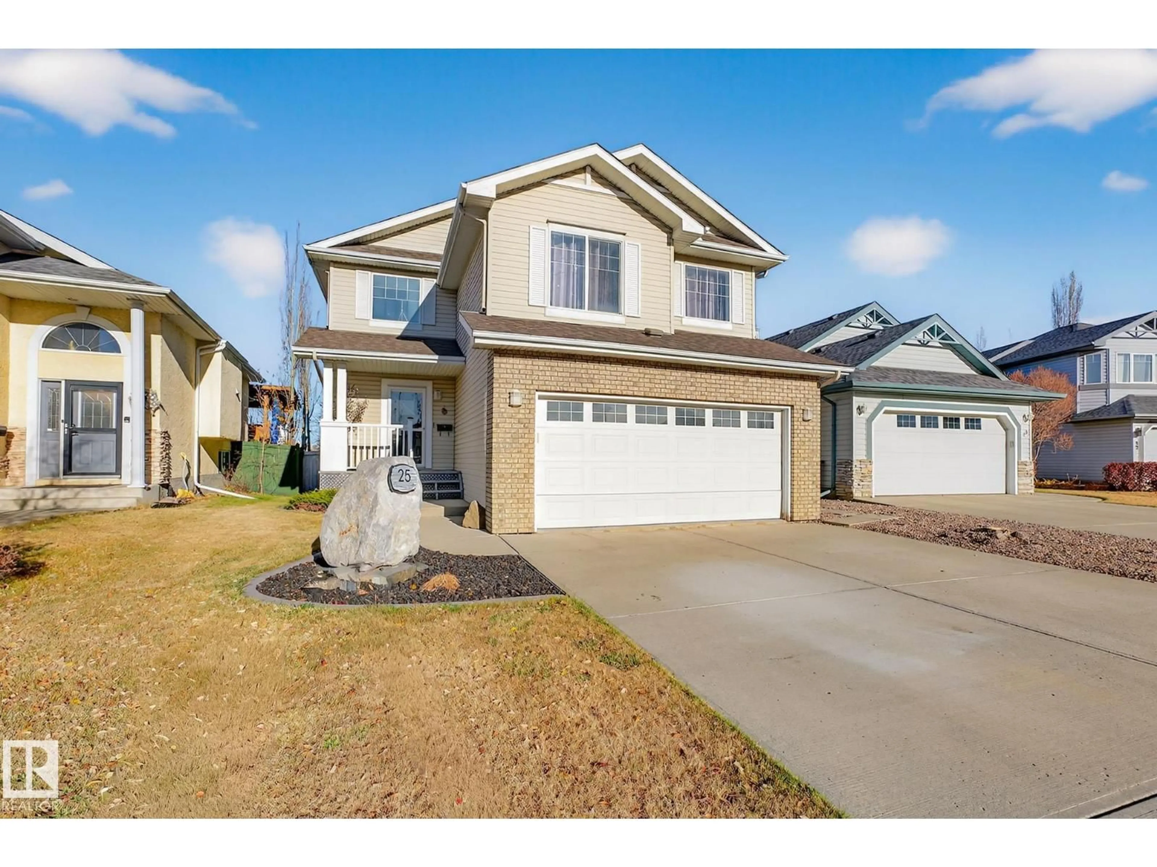 Home with vinyl exterior material, street for 25 CHRISTINA CL, Sherwood Park Alberta T8H2G7
