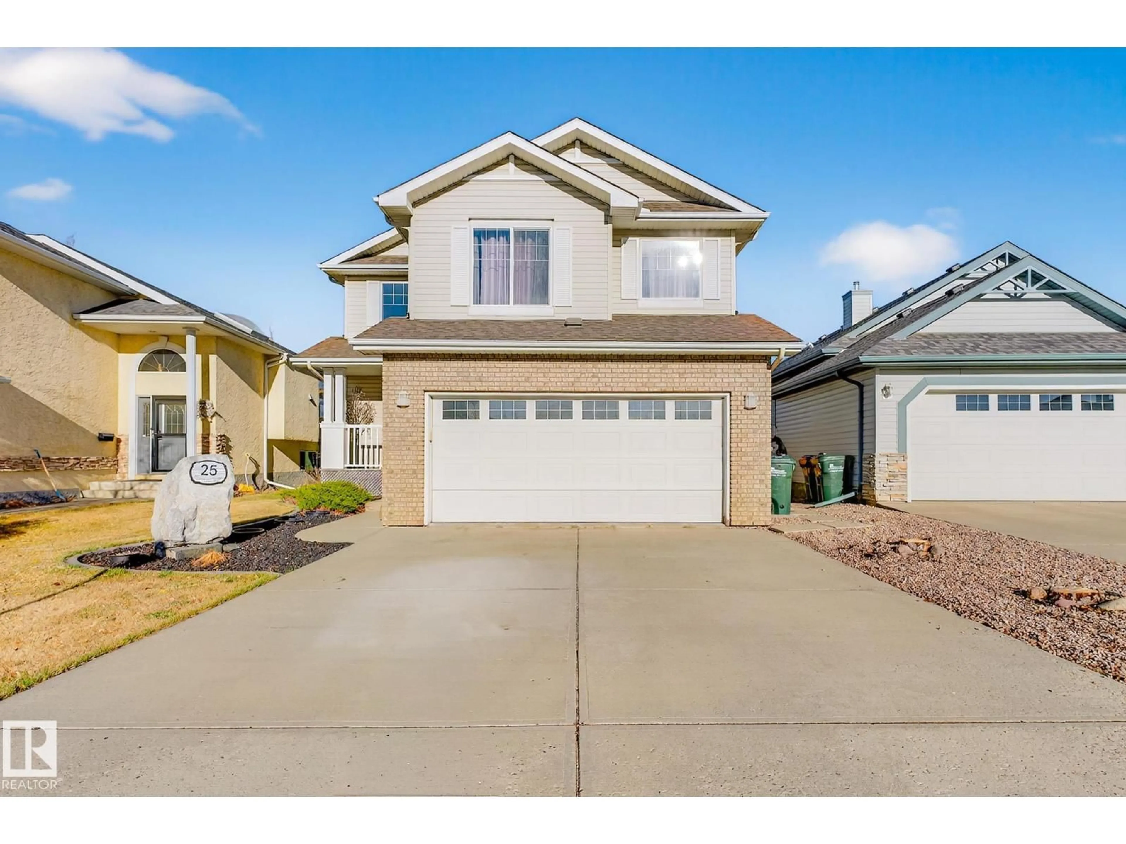 Home with vinyl exterior material, street for 25 CHRISTINA CL, Sherwood Park Alberta T8H2G7