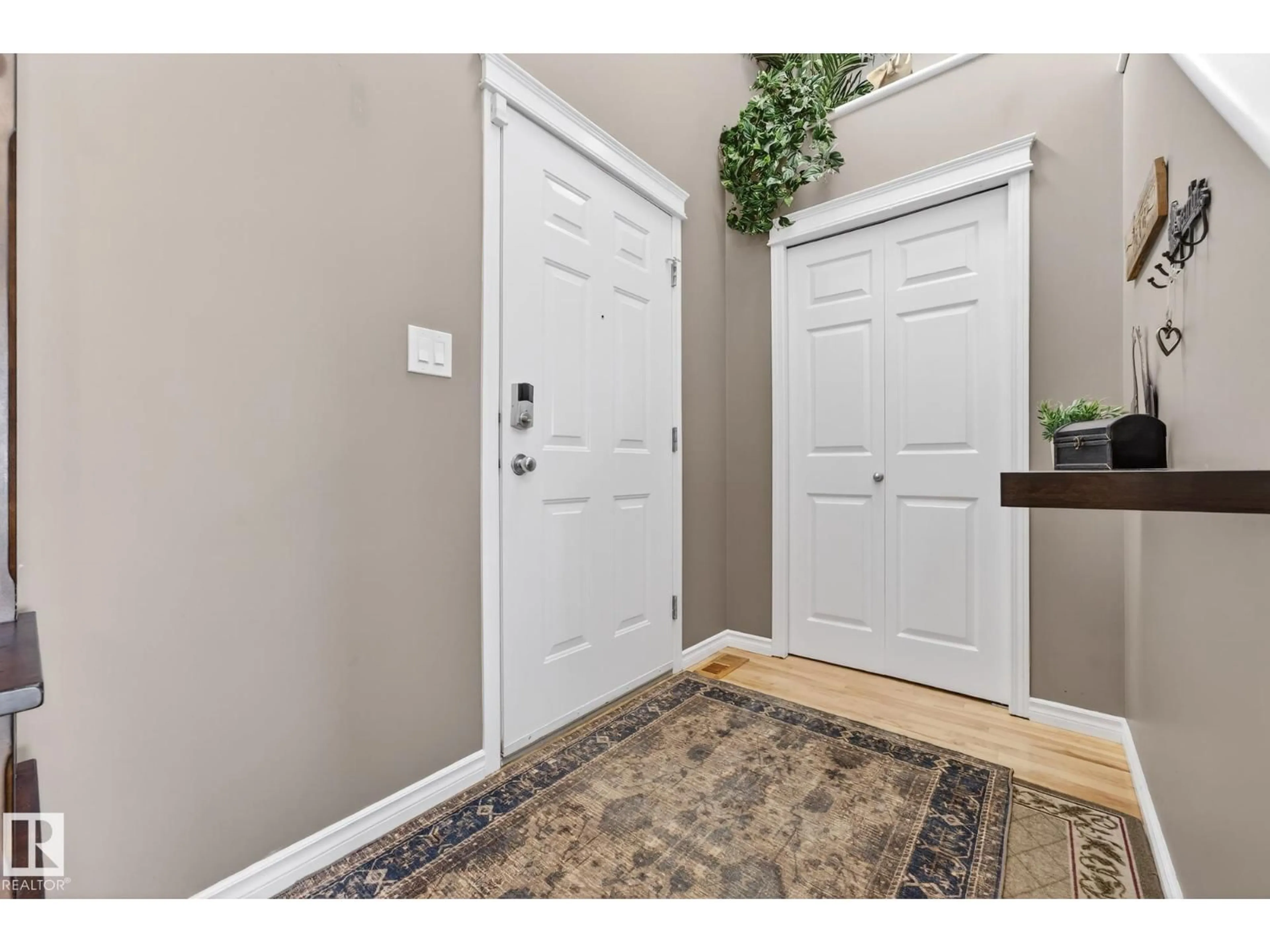 Indoor entryway for 25 CHRISTINA CL, Sherwood Park Alberta T8H2G7