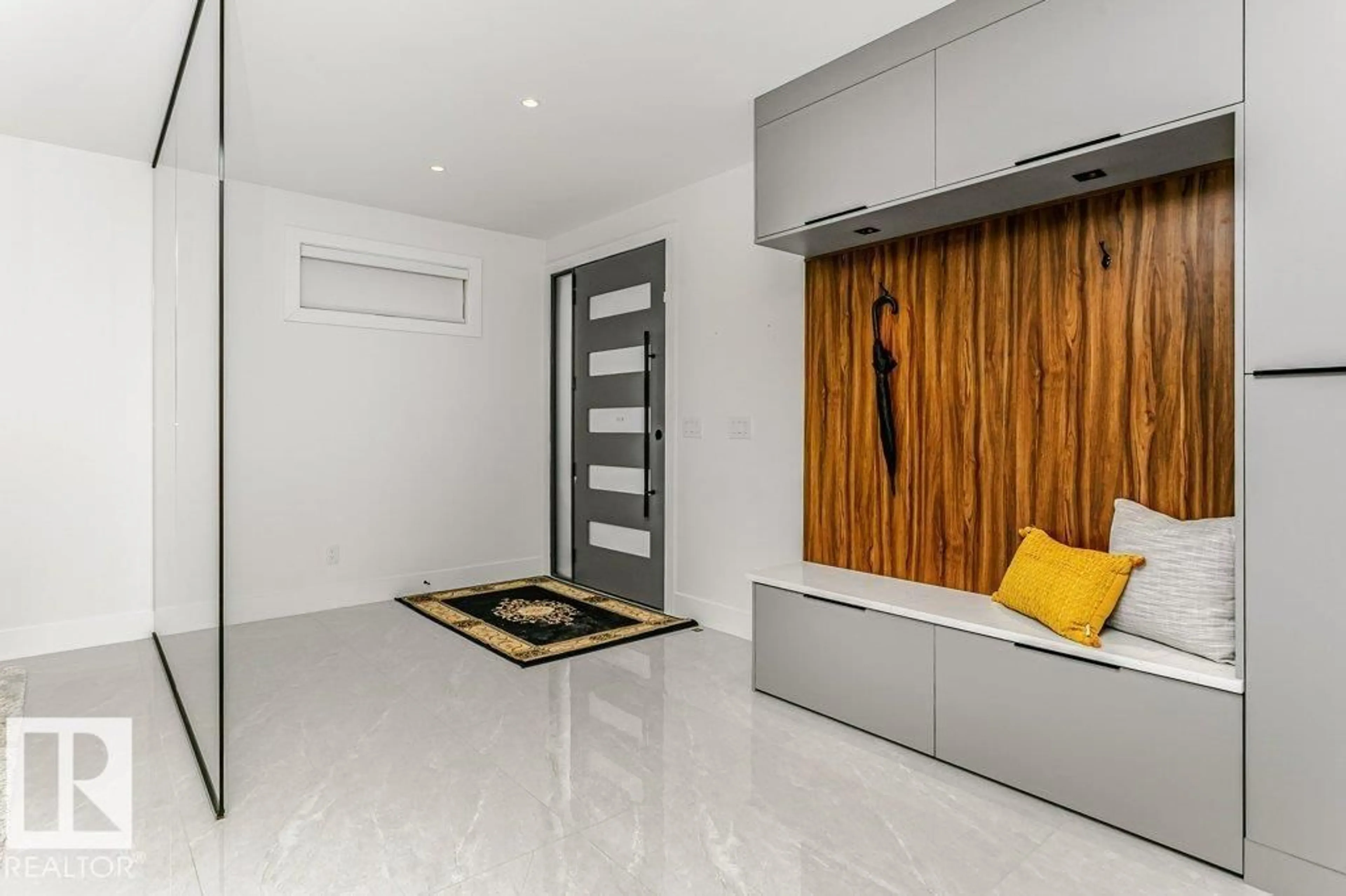 Indoor foyer for 2942 KOSTASH DR, Edmonton Alberta T6W3J8