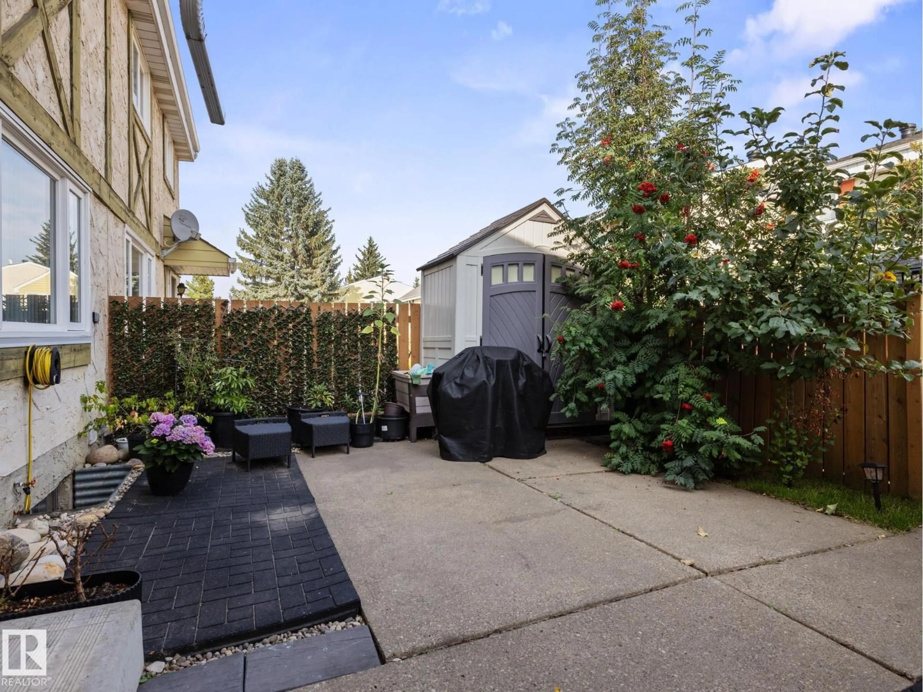 Patio, street for 20E CALLINGWOOD CO, Edmonton Alberta T5T0H5