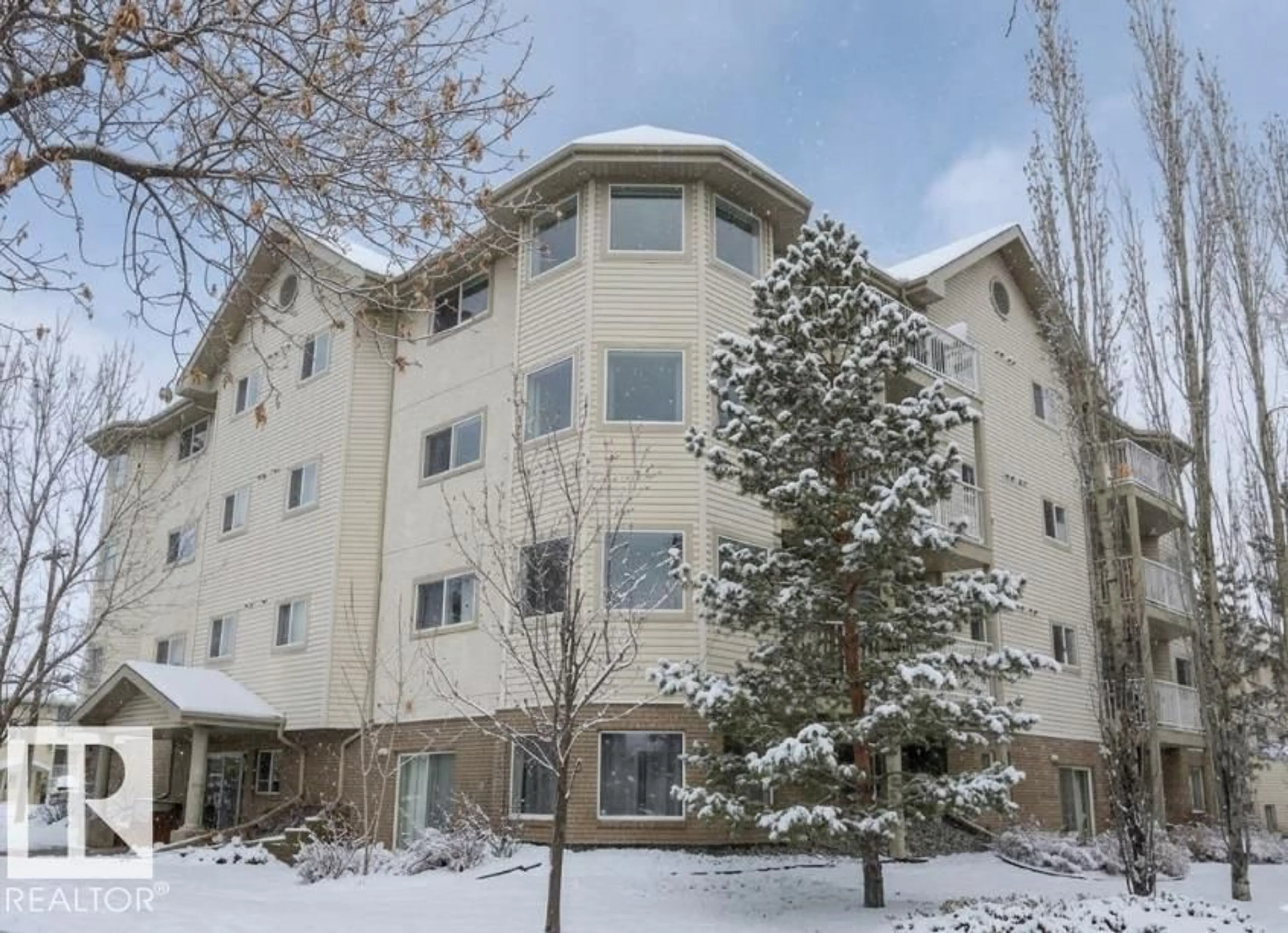 Indoor foyer for #201 - 11408 108 AV, Edmonton Alberta T5H4R5