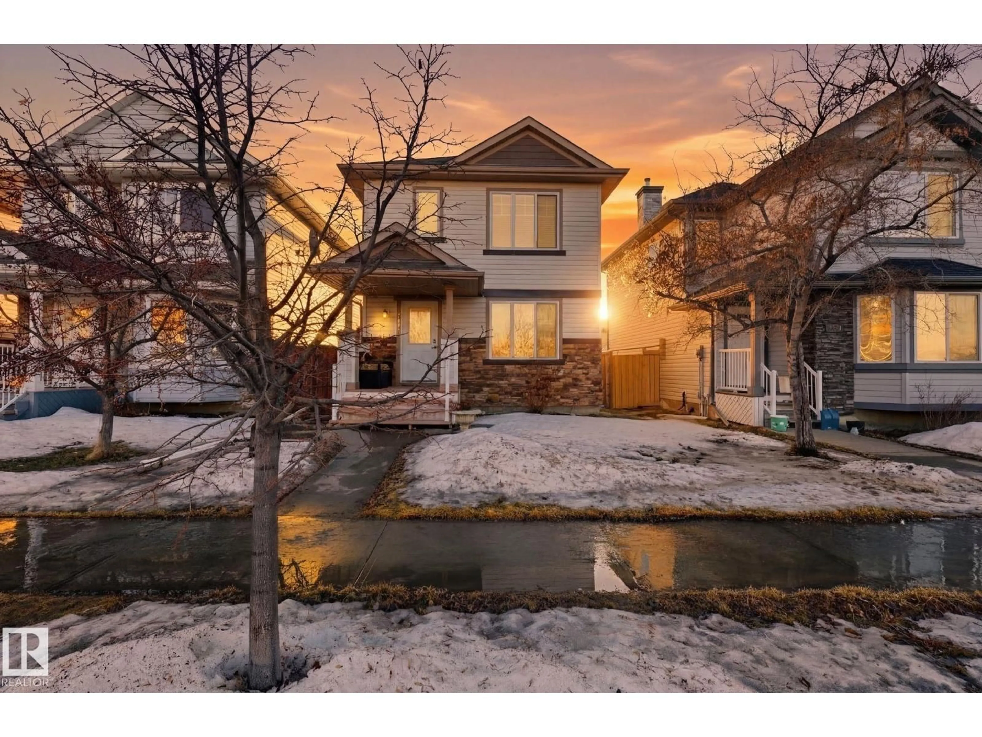 A pic from outside/outdoor area/front of a property/back of a property/a pic from drone, street for 7032 SOUTH TERWILLEGAR DR, Edmonton Alberta T6R3V7