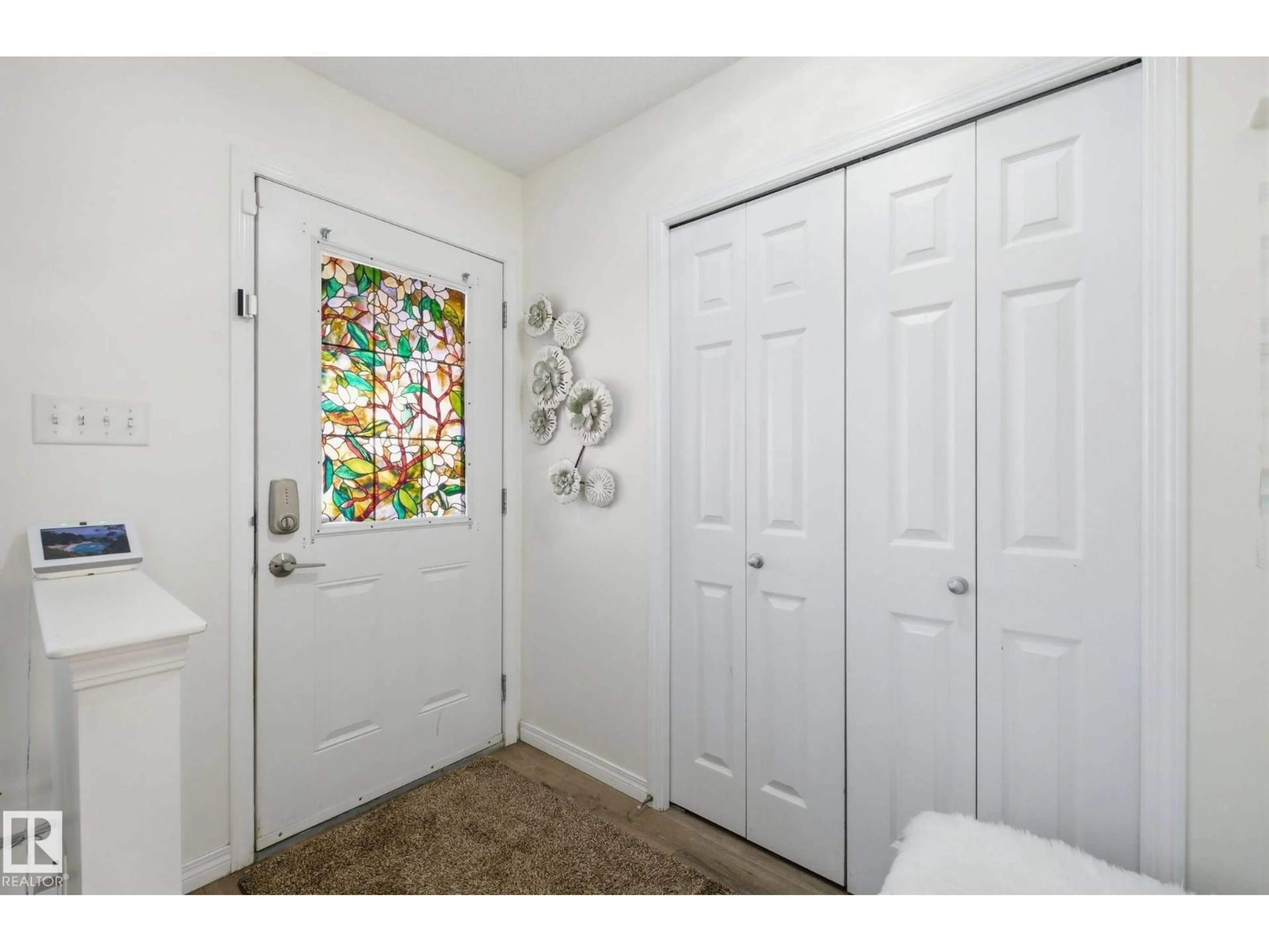 Indoor entryway for 7032 SOUTH TERWILLEGAR DR, Edmonton Alberta T6R3V7