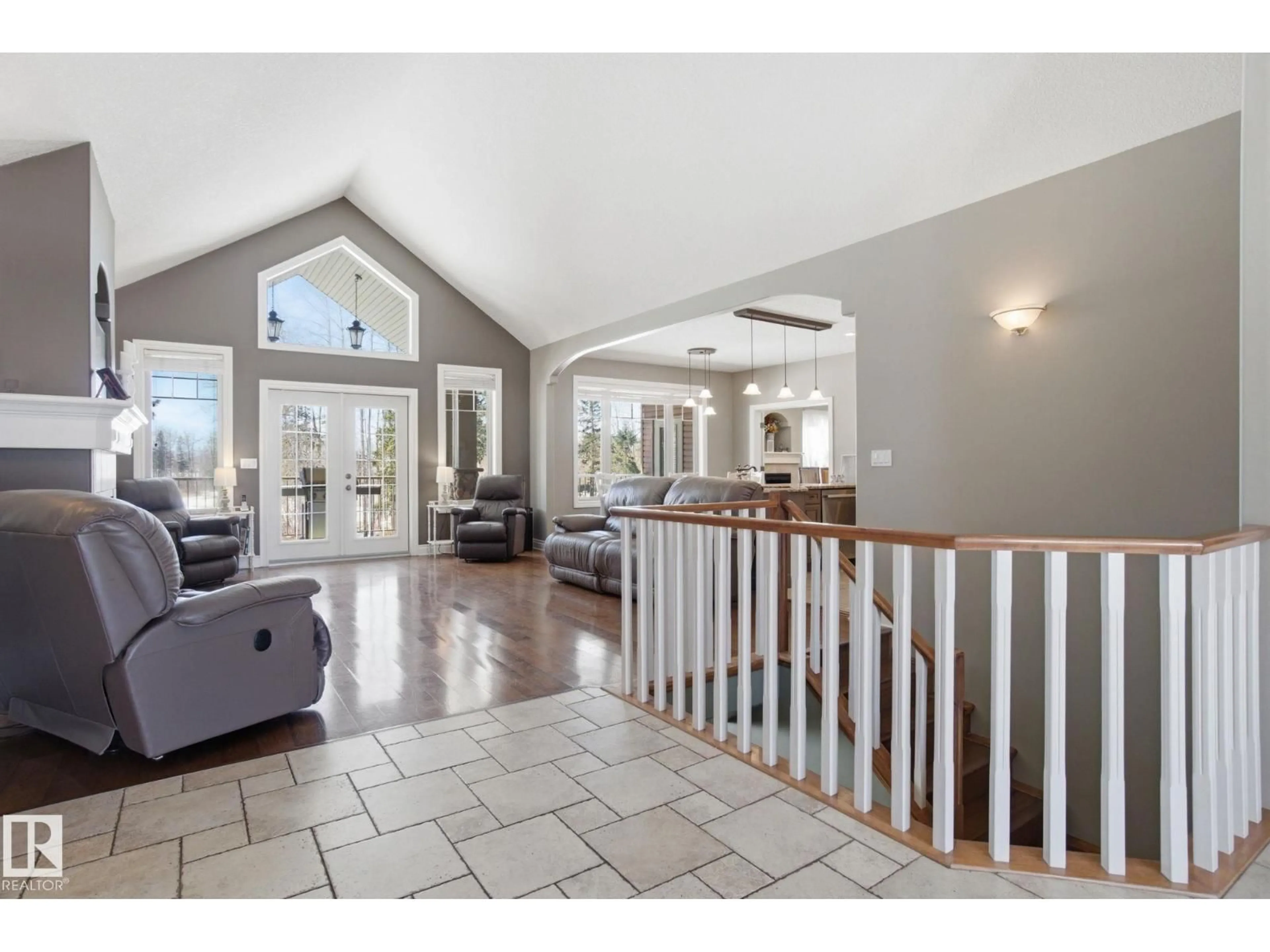 Indoor entryway for 51320 RGE ROAD 10, Rural Parkland County Alberta T7Y2A3