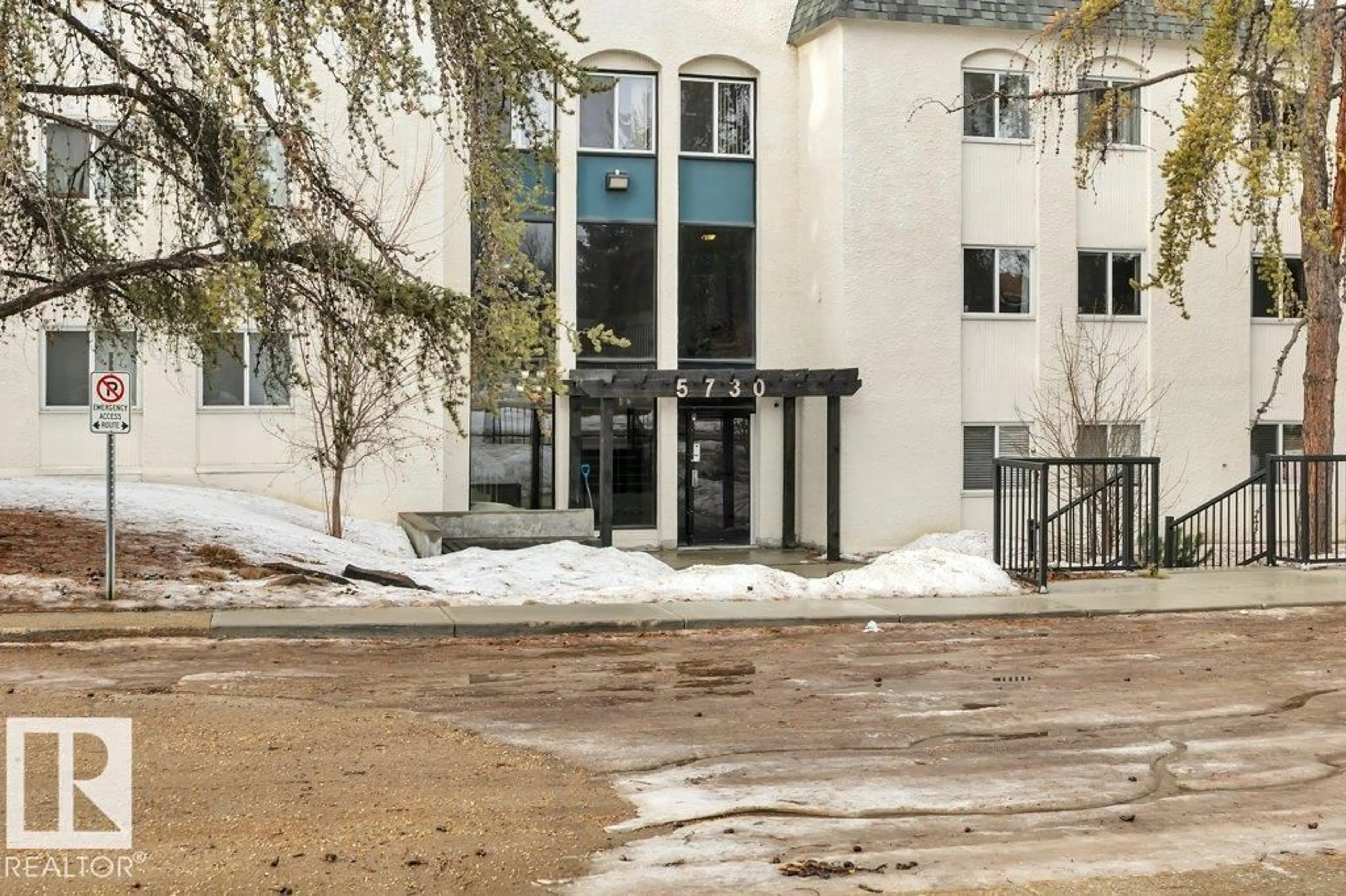 Indoor foyer for #118 - 5730 RIVERBEND RD, Edmonton Alberta T6H4T4