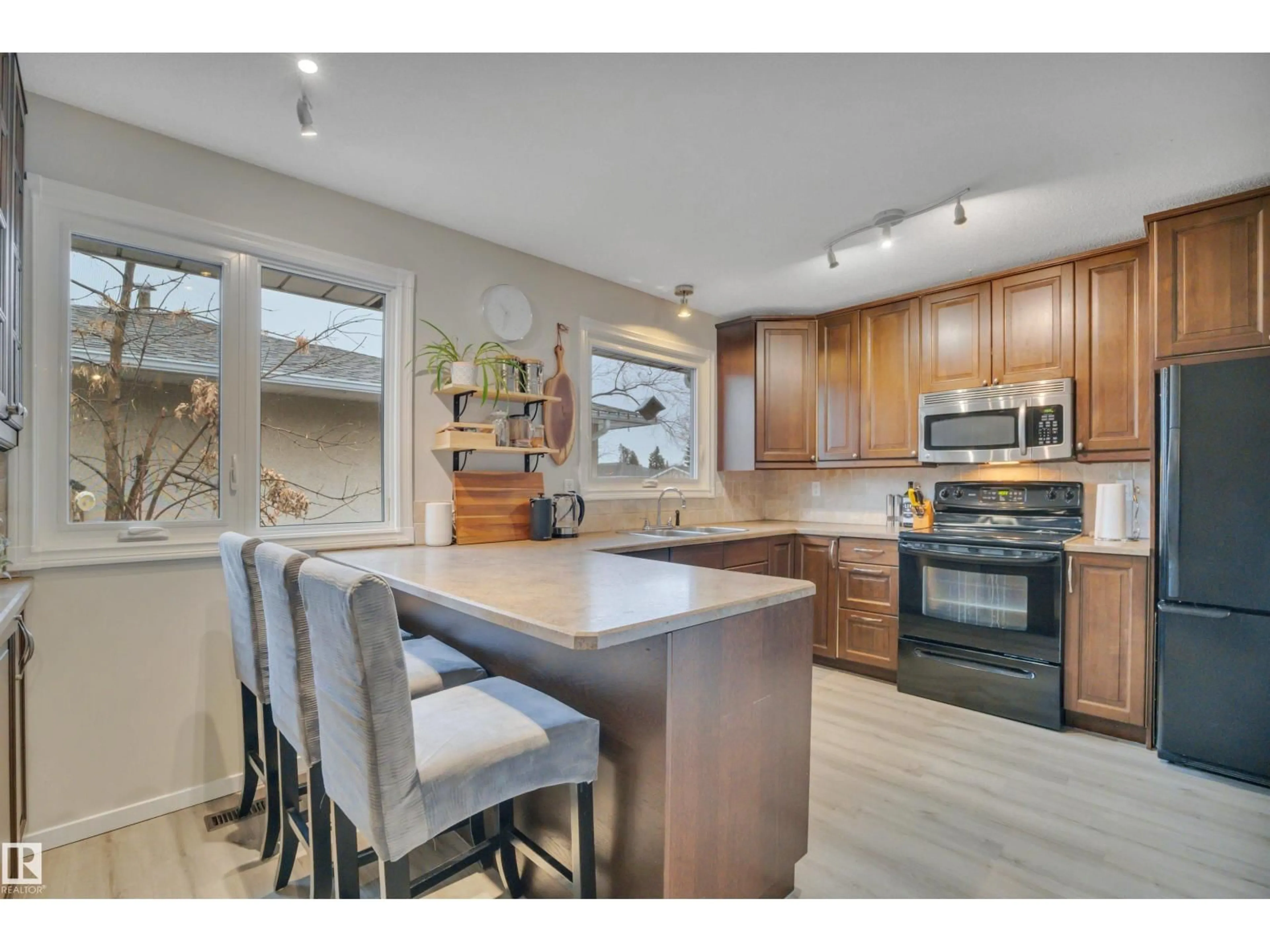 Open concept kitchen, unknown for 5 NOOTKA RD, Leduc Alberta T9E4K2