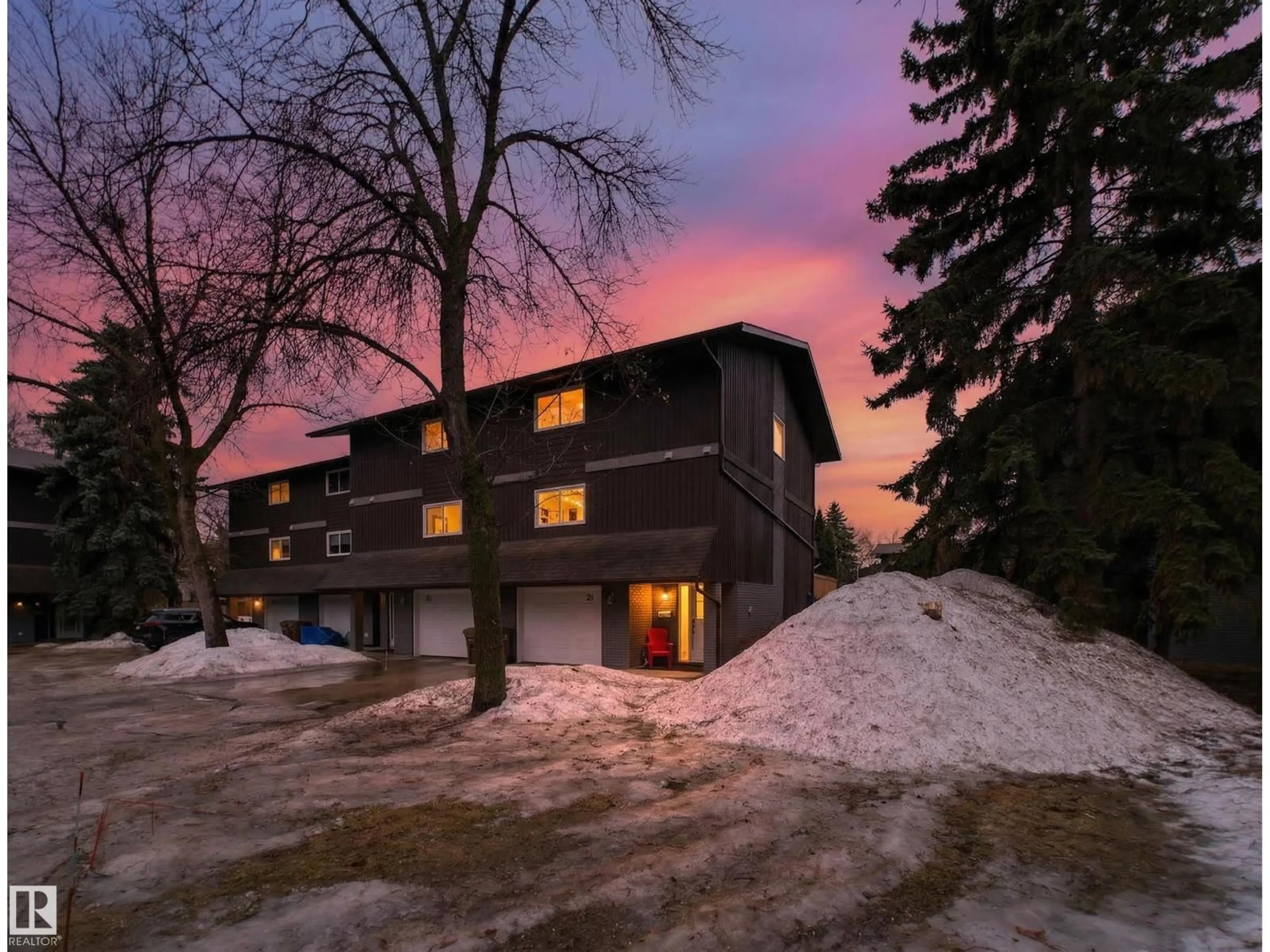 A pic from outside/outdoor area/front of a property/back of a property/a pic from drone, unknown for 21 GLAEWYN ES, St. Albert Alberta T8N2P1