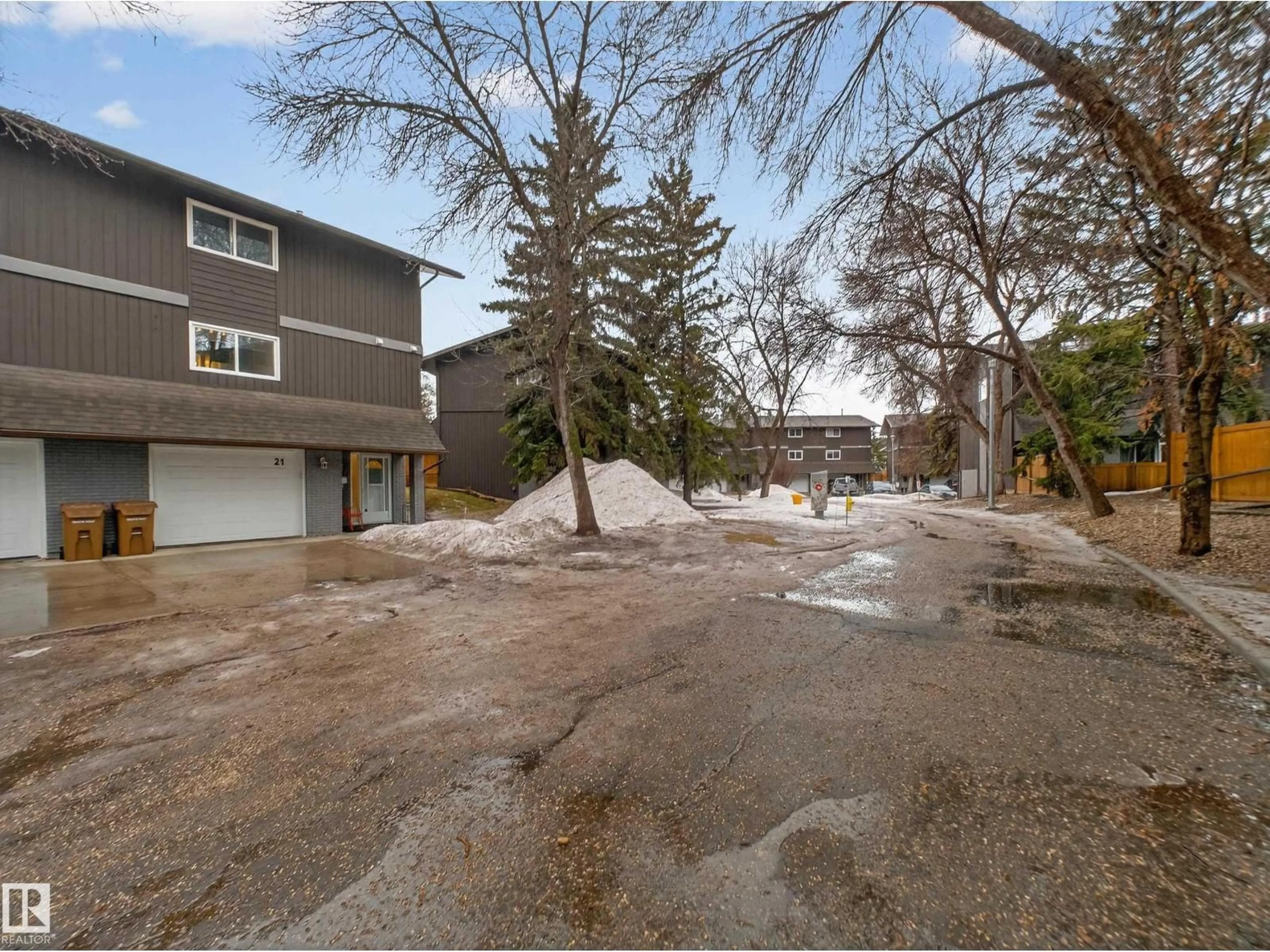 A pic from outside/outdoor area/front of a property/back of a property/a pic from drone, street for 21 GLAEWYN ES, St. Albert Alberta T8N2P1