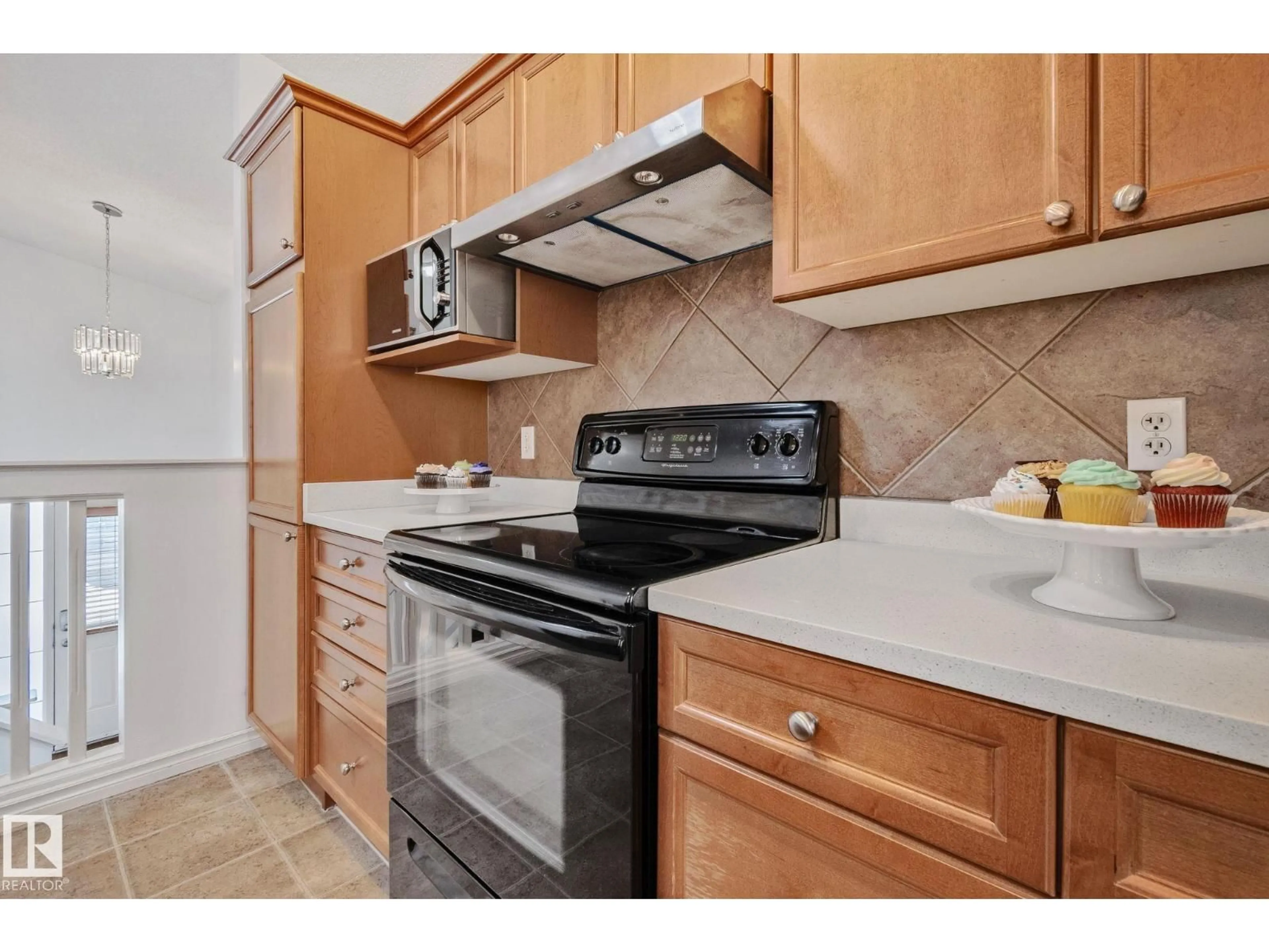 Standard kitchen, unknown for 4751 156 AV, Edmonton Alberta T5Y0B6