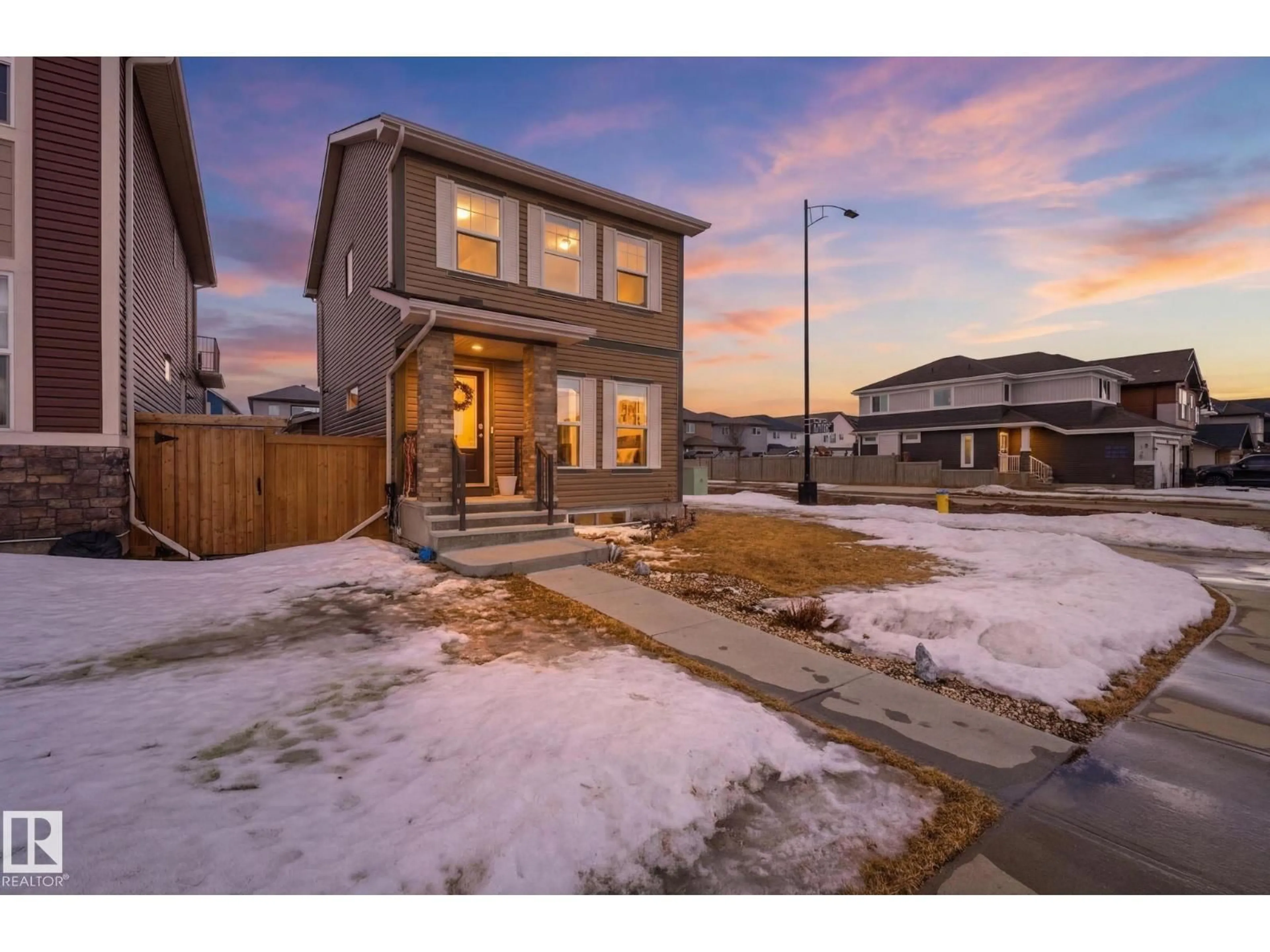 A pic from outside/outdoor area/front of a property/back of a property/a pic from drone, street for NW - 17498 76 ST, Edmonton Alberta T5Z0R2