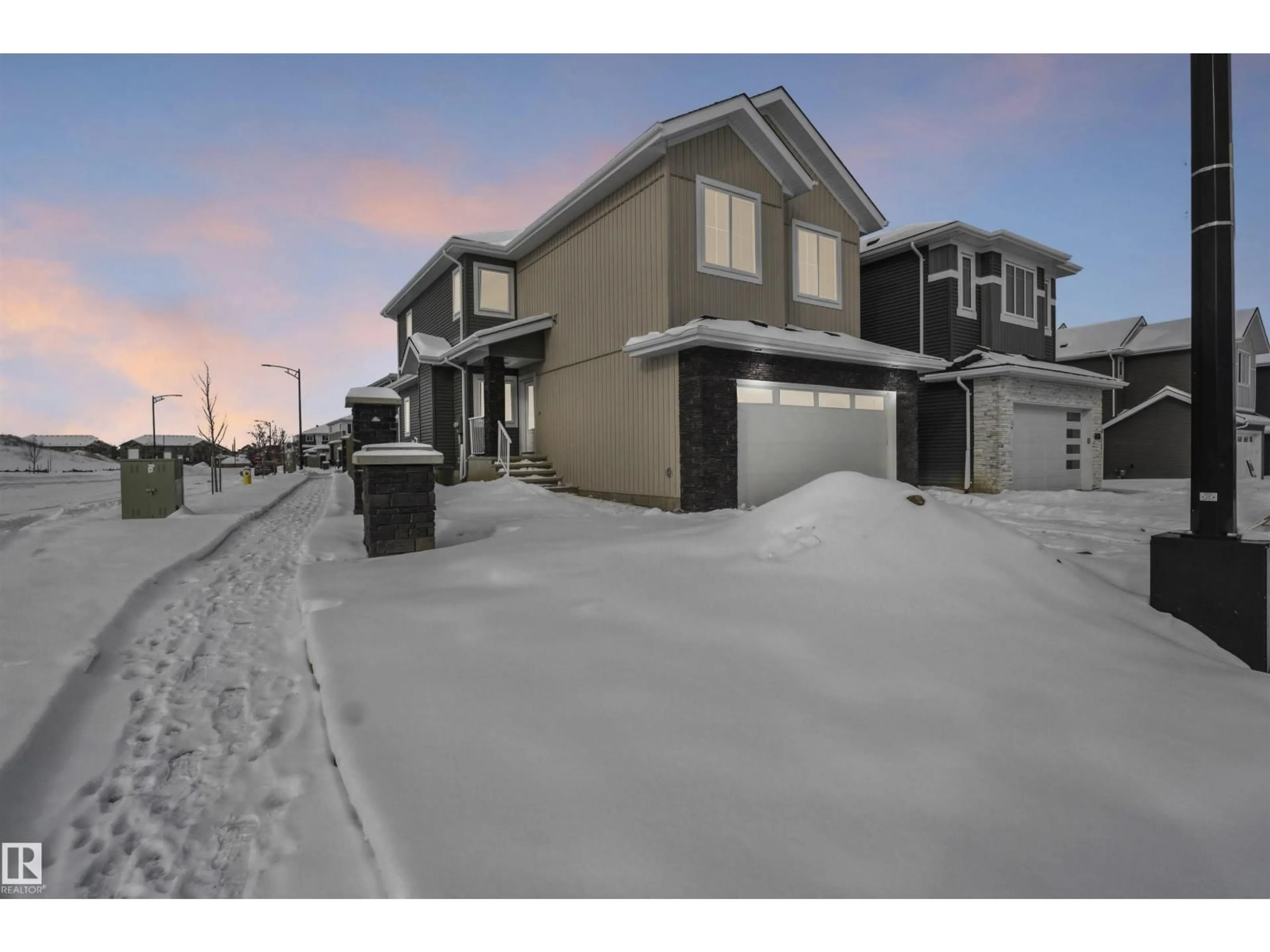 A pic from outside/outdoor area/front of a property/back of a property/a pic from drone, street for 3304 CHICKADEE DR, Edmonton Alberta T5V1R5