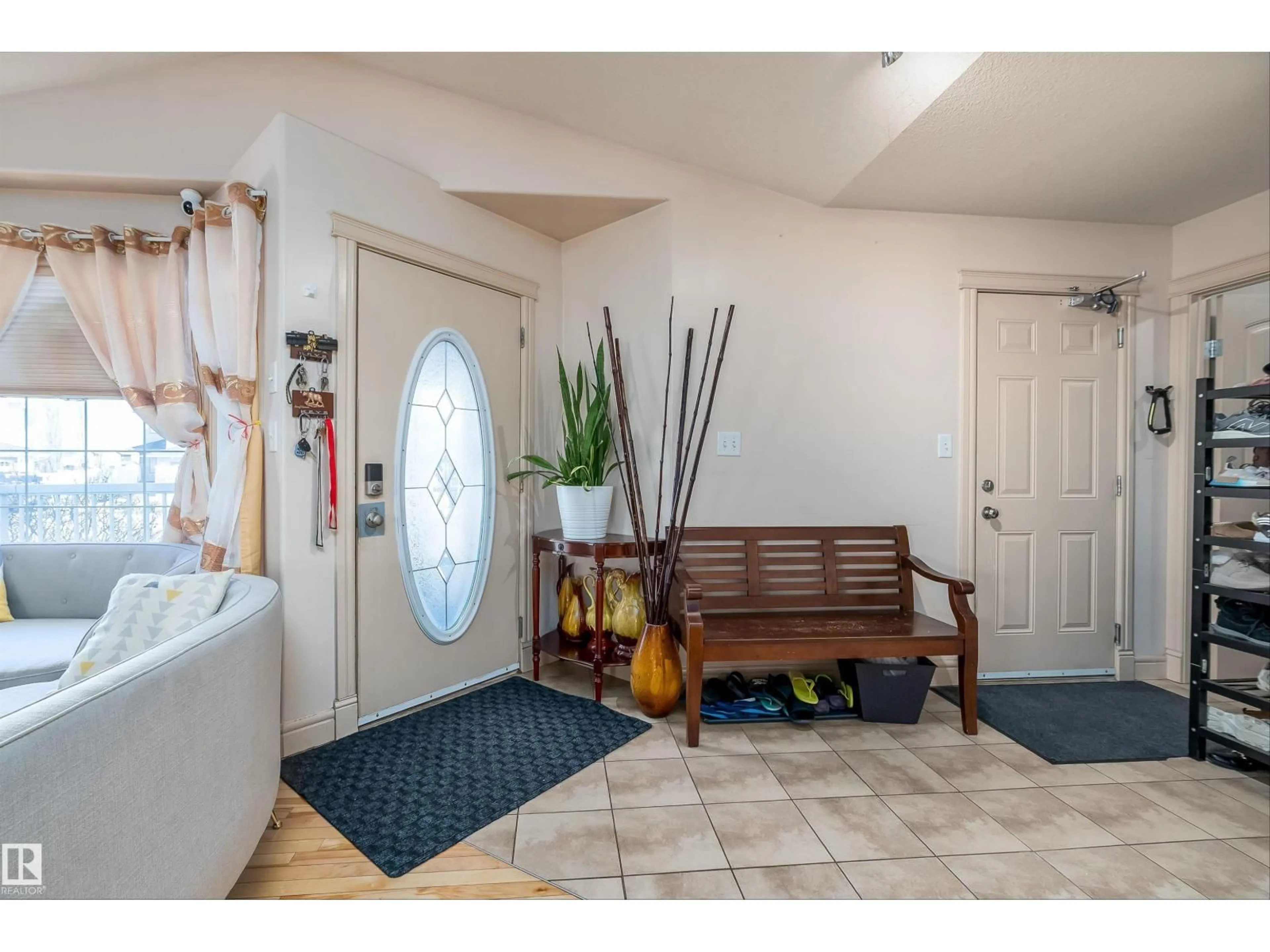 Indoor entryway for 5350 42 ST, Wetaskiwin Alberta T9A0M8