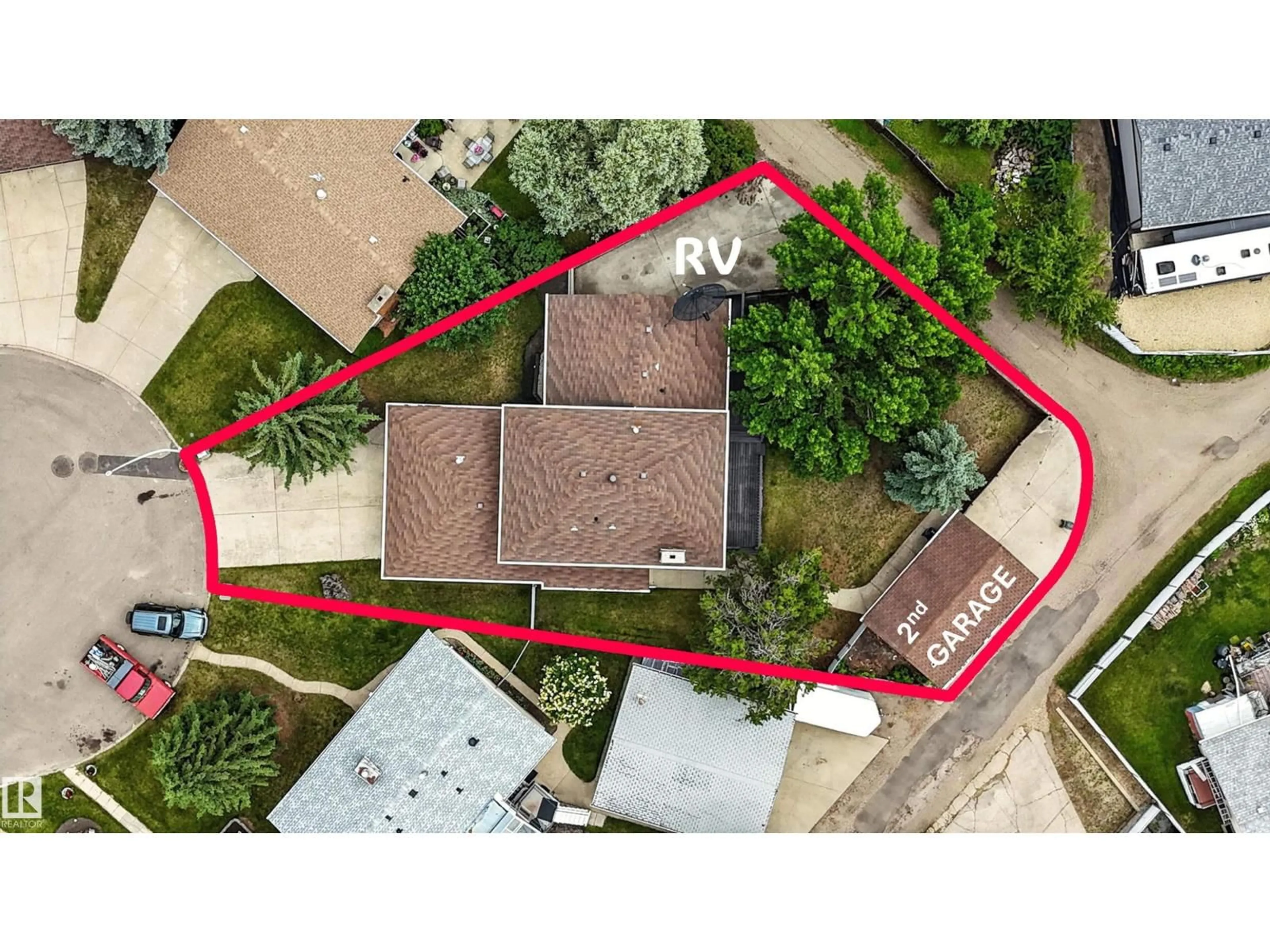 A pic from outside/outdoor area/front of a property/back of a property/a pic from drone, street for 2011 89 ST, Edmonton Alberta T6K2A2