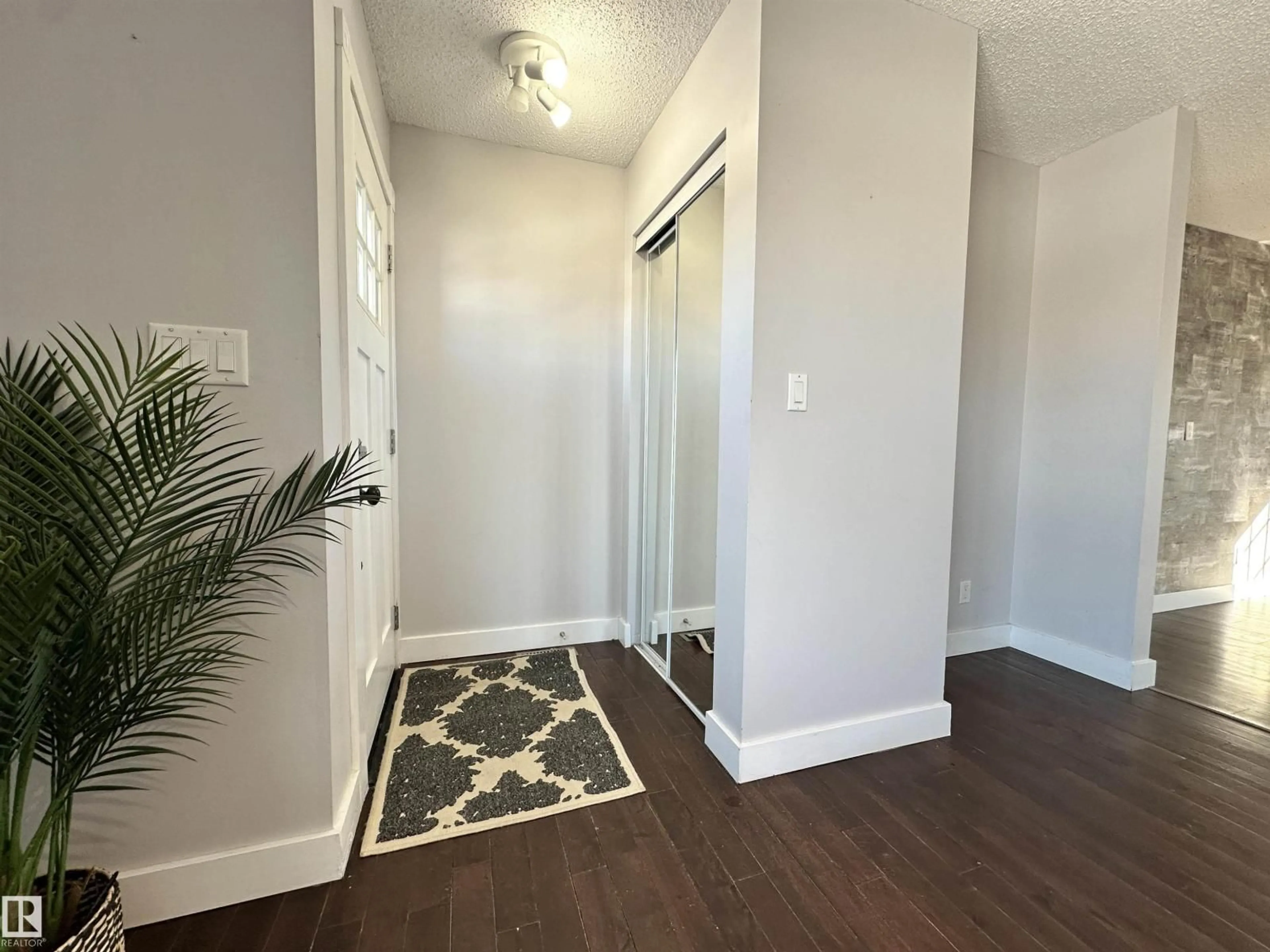 Indoor entryway for 2111 146 AV, Edmonton Alberta T5Y1T6