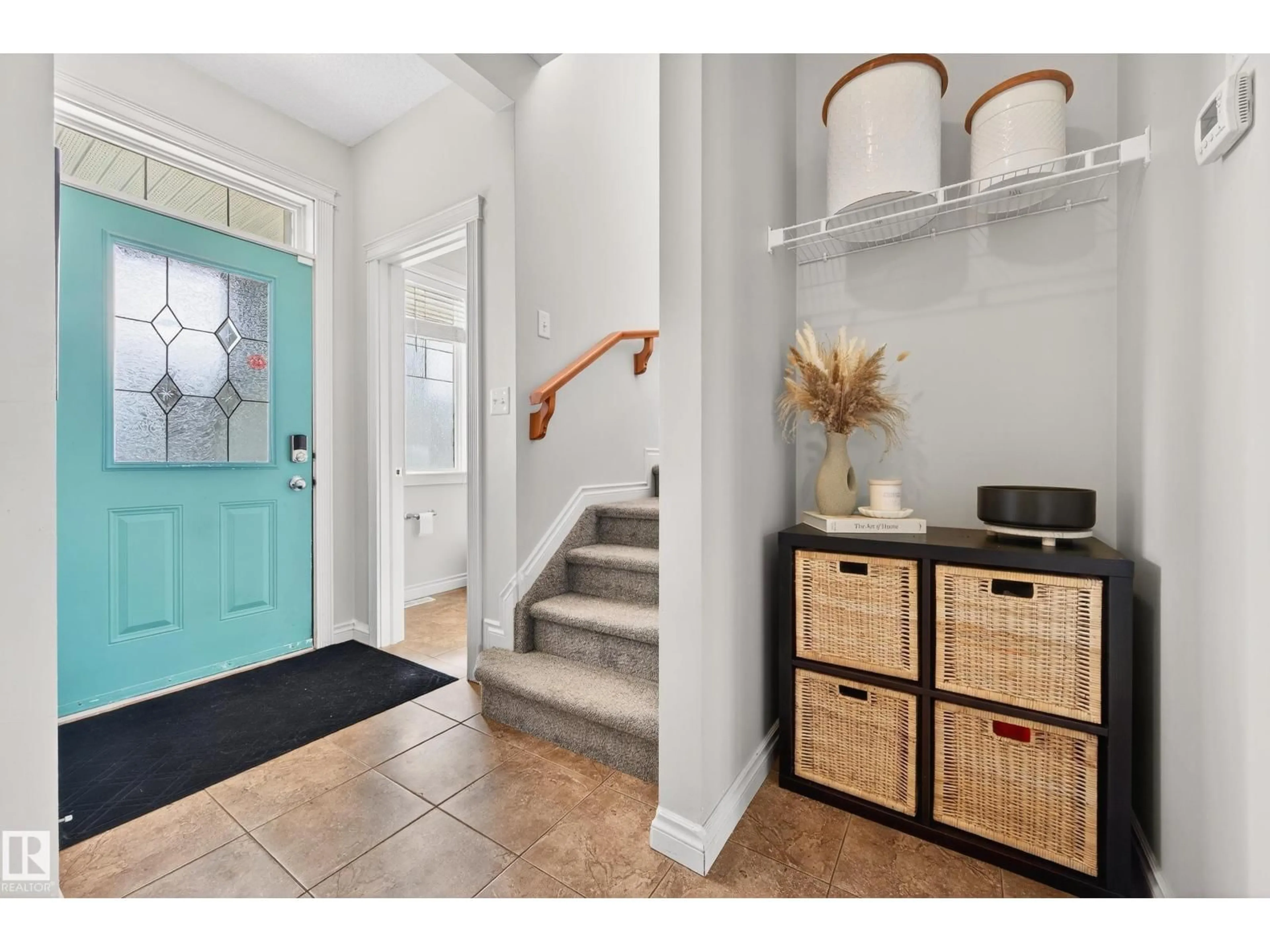 Indoor entryway for 6064 SUNBROOK LD, Sherwood Park Alberta T8H0J6