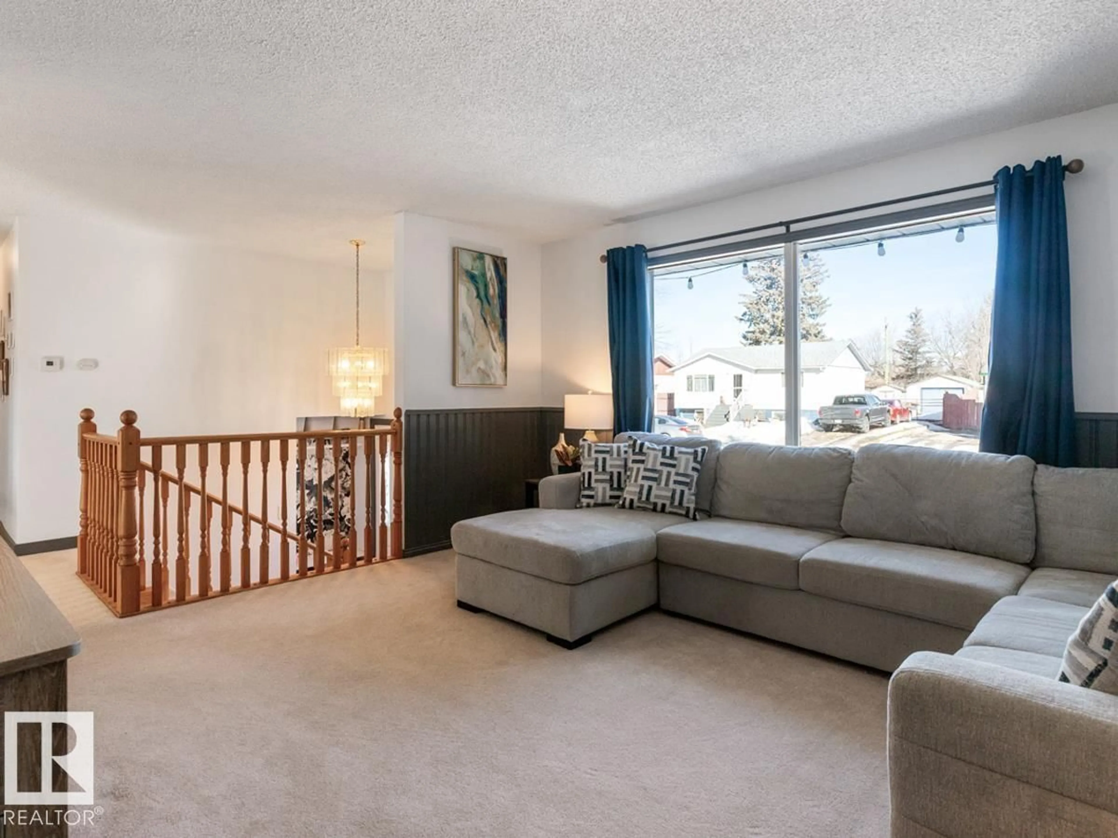 Living room with furniture, carpet floor for 208 JESPERSEN AV, Spruce Grove Alberta T7X2H9
